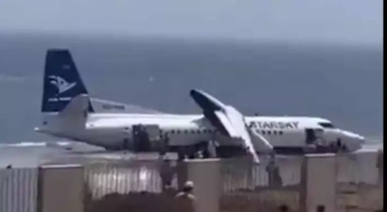 Uçak Kalkıştan Kısa Süre Sonra Denize Düştü! (2)