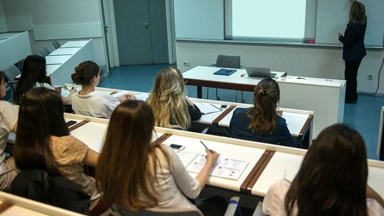 Universitelerde Yeni Af Yolda Ak-1