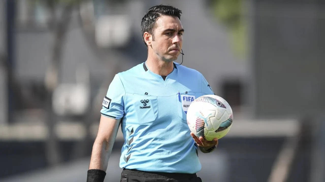 Unlu Hakem Gorevini Birakti Arda