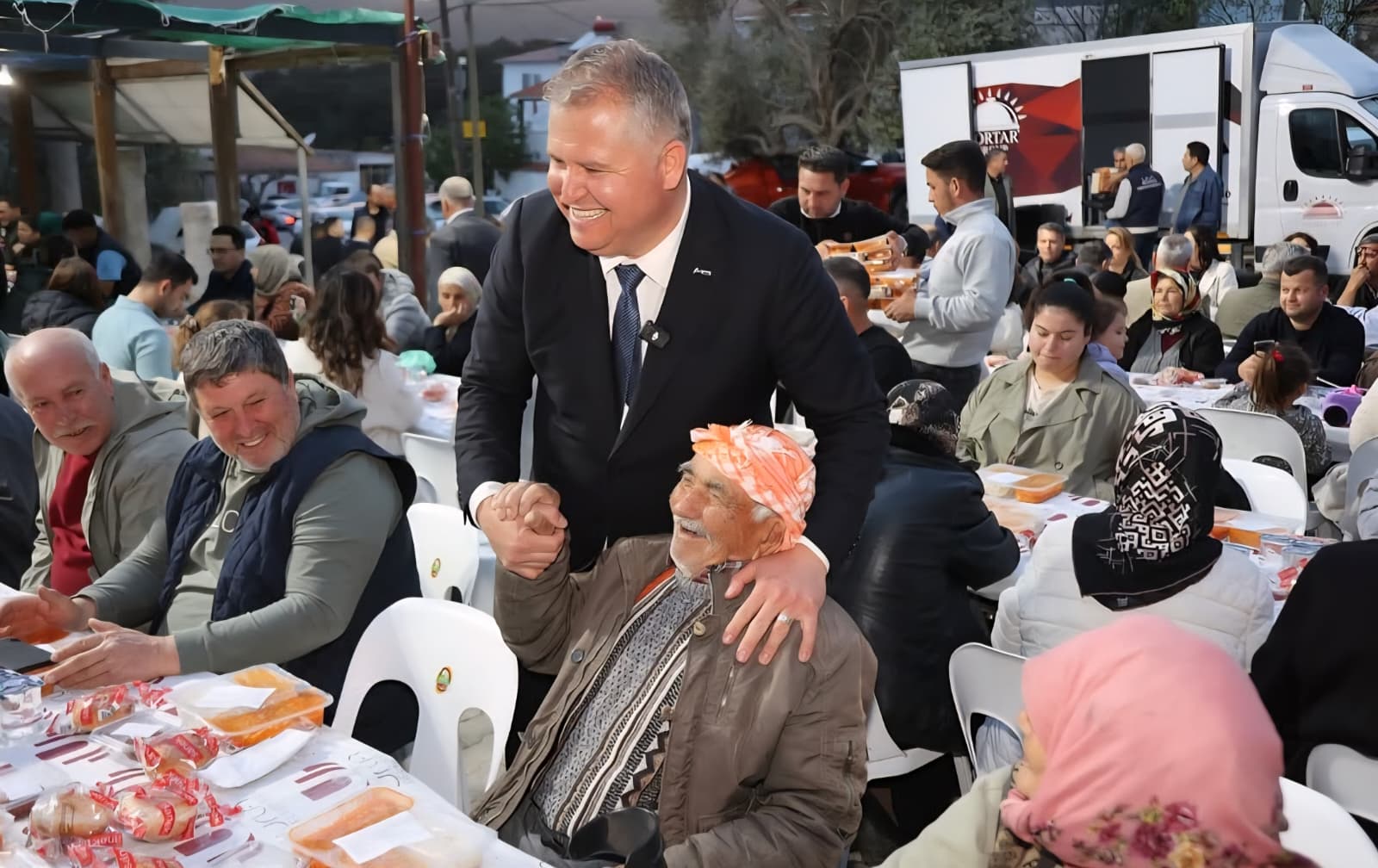 Urla Tek Yürek Oluyor! Aynı Sofrada Buluşma Başlıyor (1)