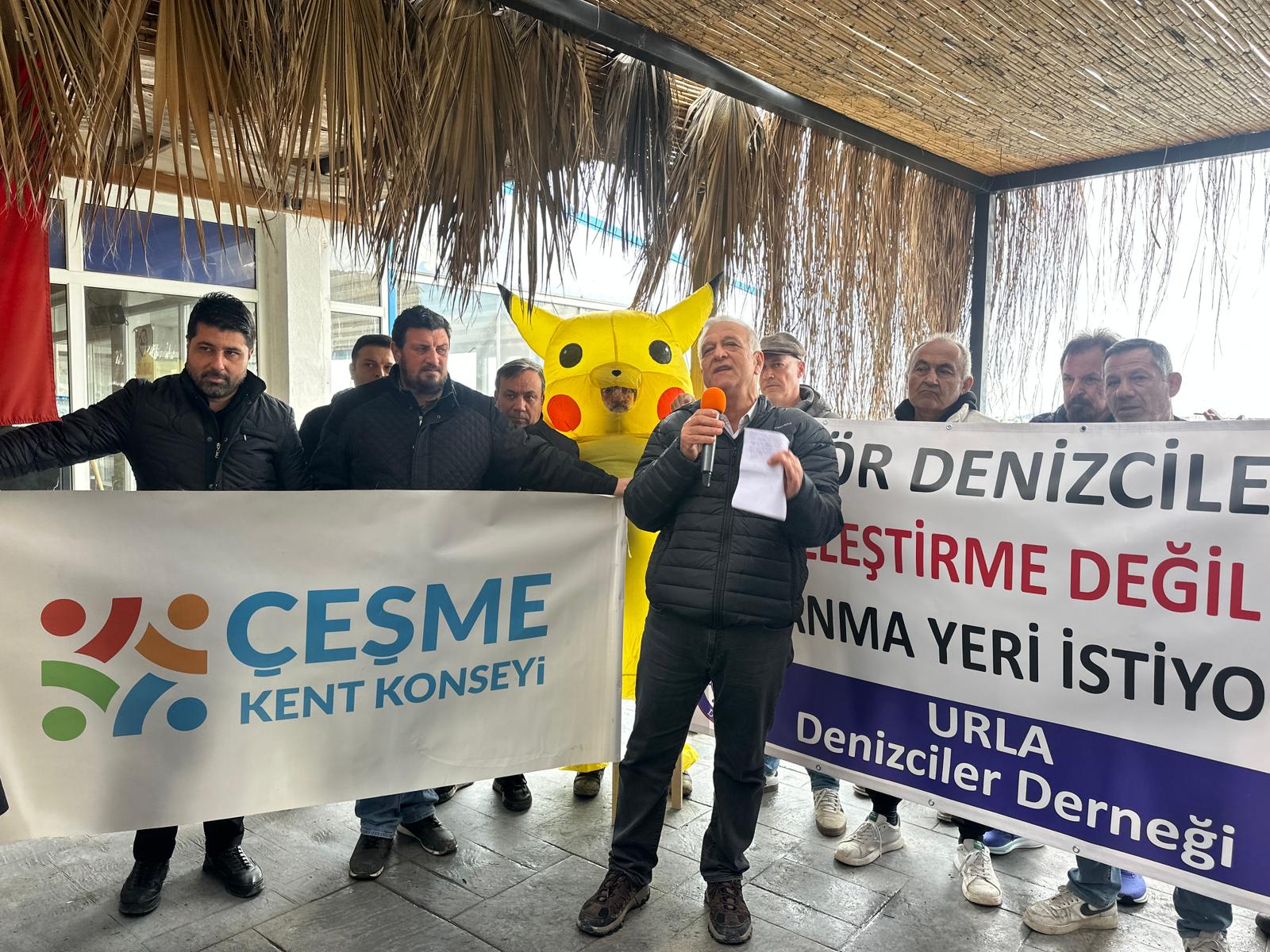 Urla’da Hurda Gemi Ve Yat Limanı Projesine 'Pikachu'lu Protesto (3)