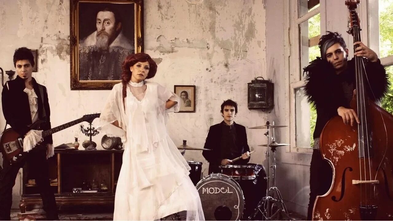 Yillar Once Ayrilan Model Grubun