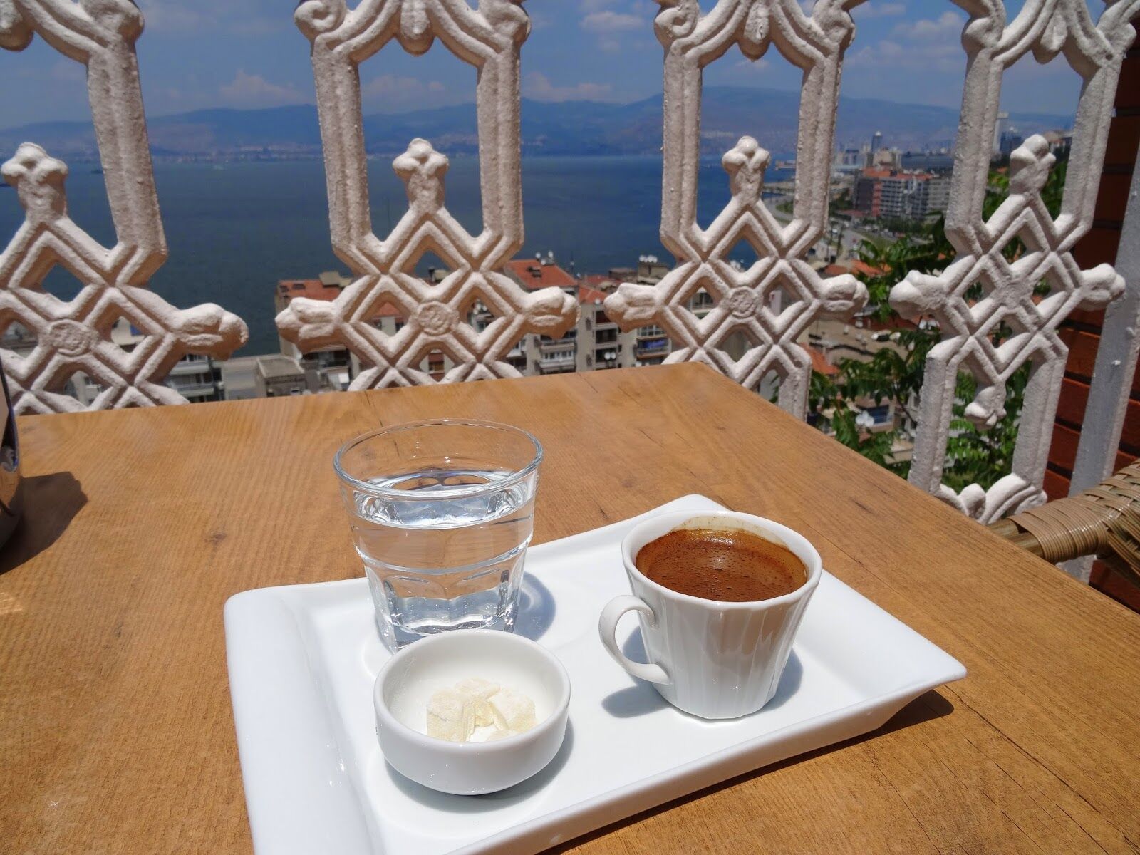 Tarihi Asansör'de çay için