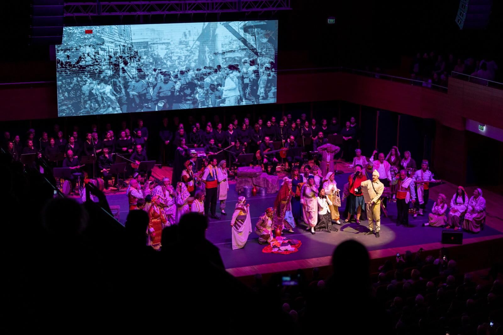 İzmir Büyükşehir Belediyesi’nin 18 Mart Çanakkale Zaferi ve Şehitleri Anma Günü etkinlikleri kapsamında hazırladığı “Uyan Memet” dans ve müzikal anlatısı, Ahmed Adnan Saygun Sanat Merkezi’nde (AASSM) sahnelendi.
