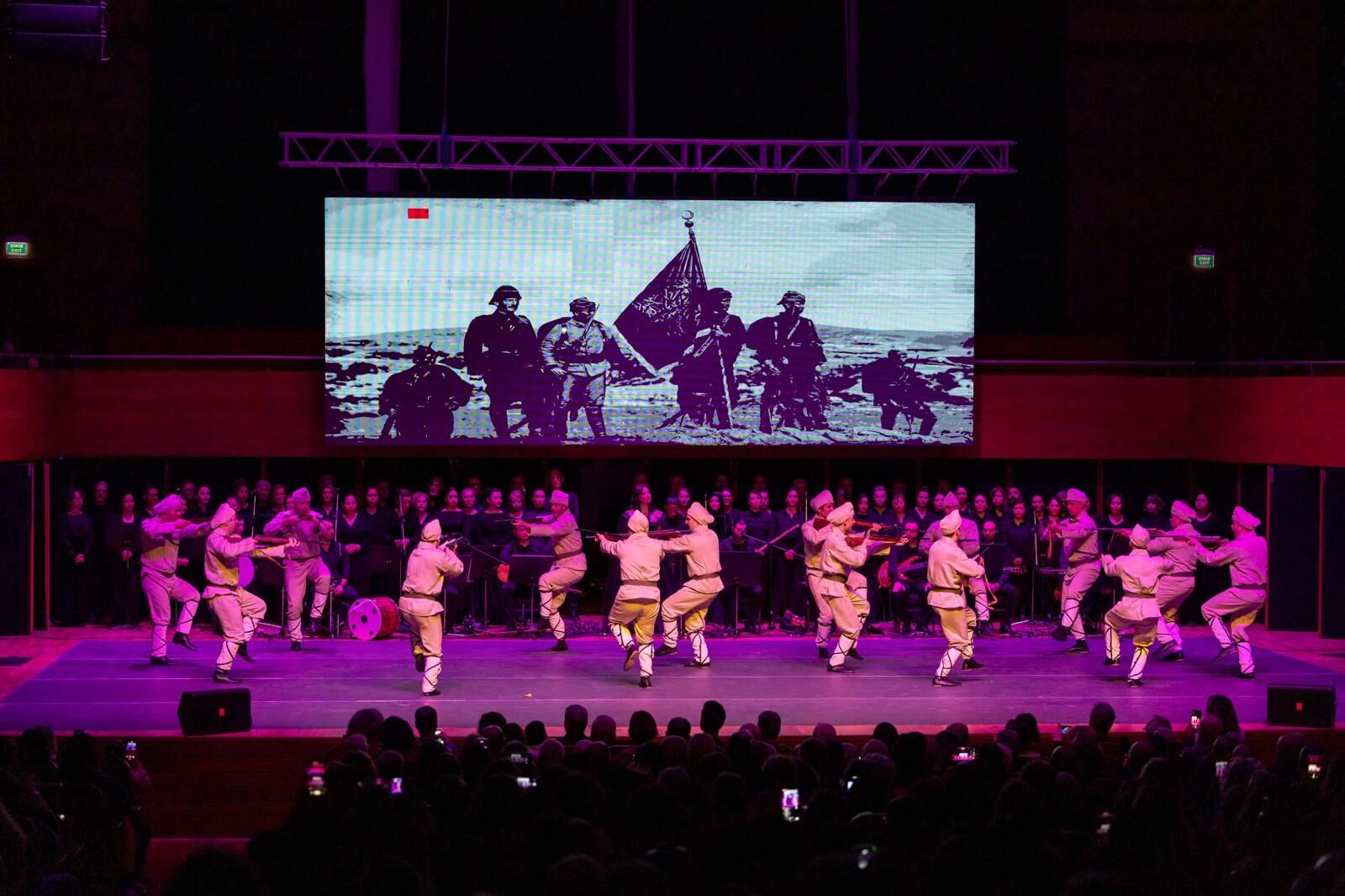 İzmir Büyükşehir Belediyesi’nin 18 Mart Çanakkale Zaferi ve Şehitleri Anma Günü etkinlikleri kapsamında hazırladığı “Uyan Memet” dans ve müzikal anlatısı, Ahmed Adnan Saygun Sanat Merkezi’nde (AASSM) sahnelendi.