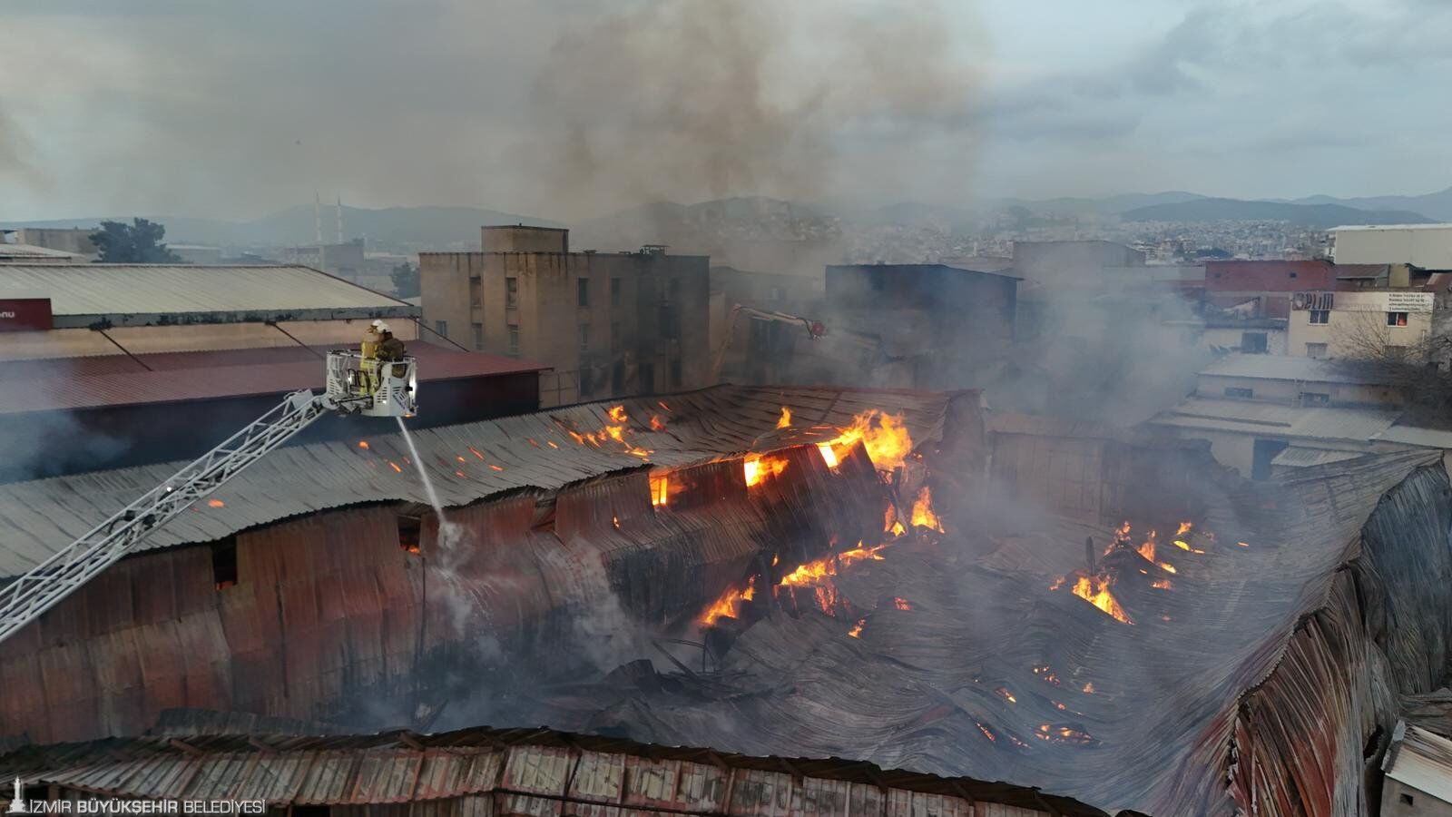 41 Araç, 100’Ü Aşkın Personelle Alevlere Set 111