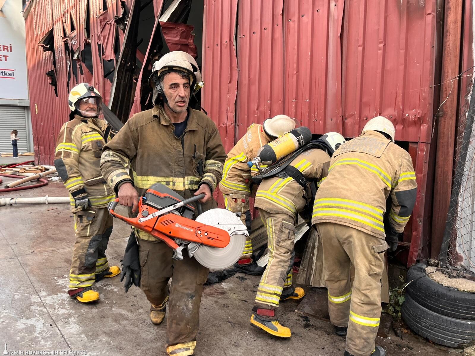 41 Araç, 100’Ü Aşkın Personelle Alevlere Set 222