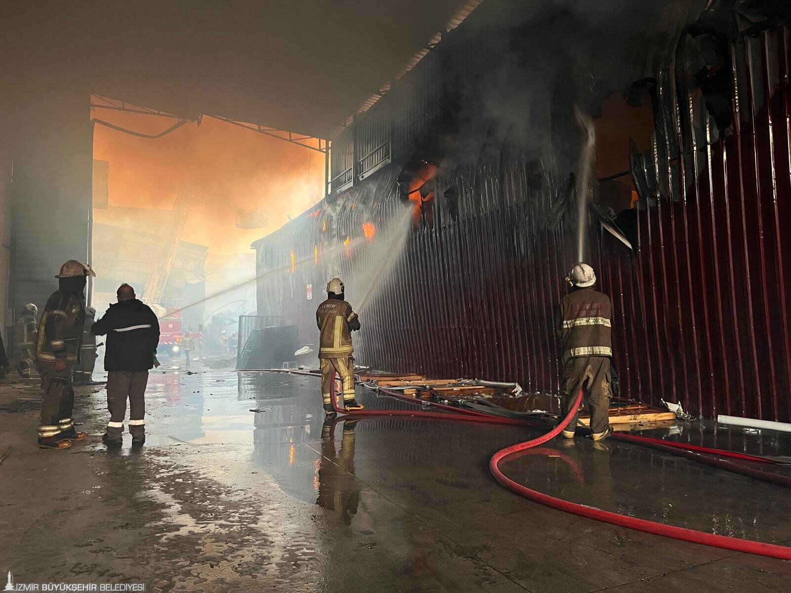 41 Araç, 100’Ü Aşkın Personelle Alevlere Set