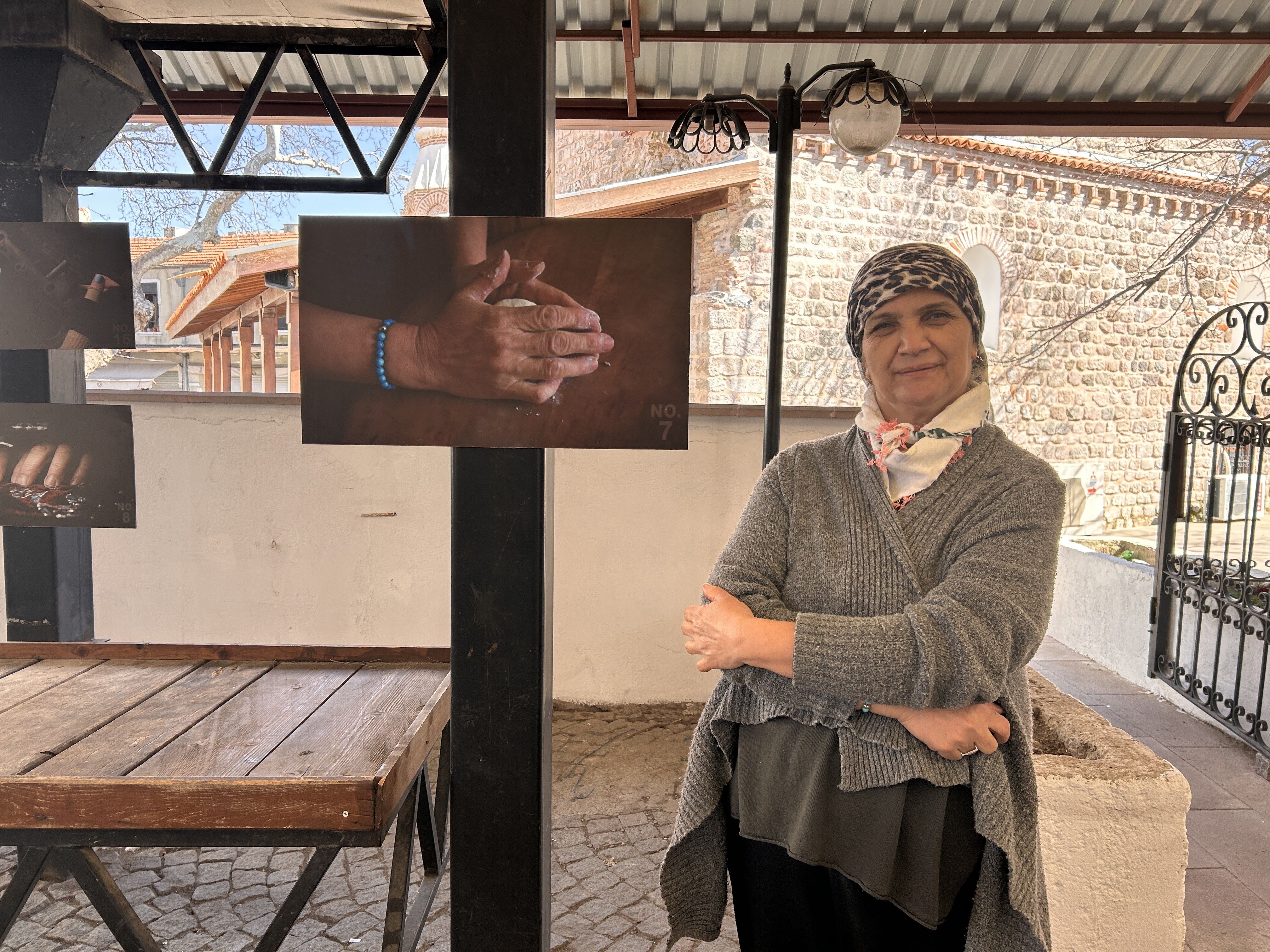 İzmir’in Bergama ilçesinde 8 Mart Dünya Kadınlar Günü dolayısıyla düzenlenen “Arasta’da Kadın Olmak” sergisi, vatandaşların yoğun ilgisini çekti.