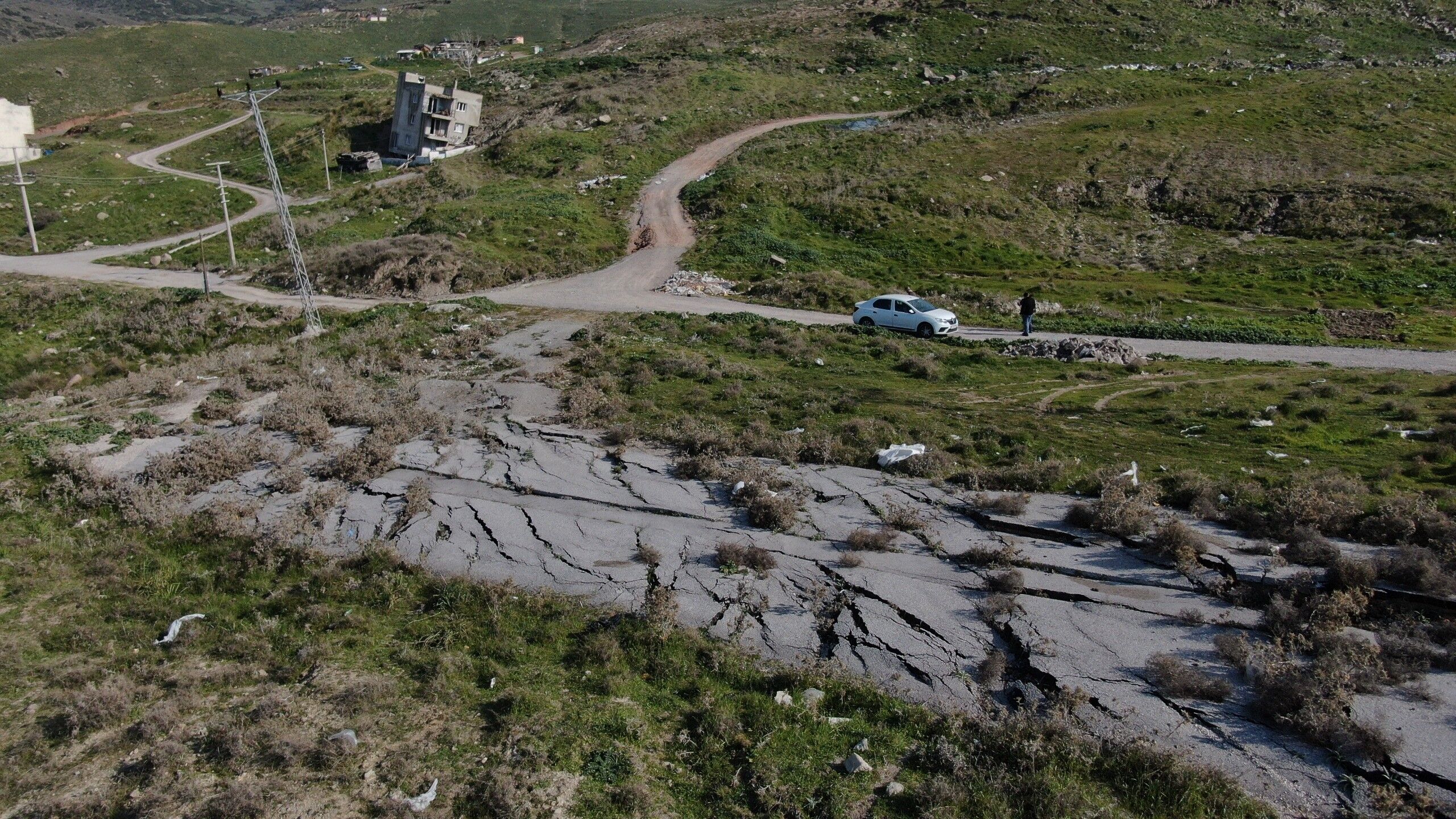 Çiğli’de çöp tesisinin yarattığı heyelan mahalleyi tehdit ediyor