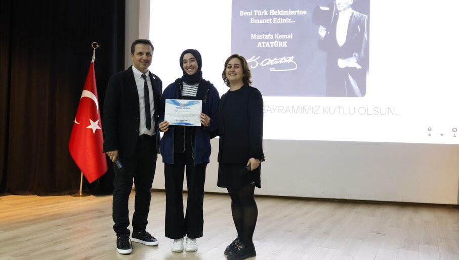 Ege Üniversitesi (EÜ) Tıp Fakültesi, 14 Mart Tıp Bayramı kapsamında interaktif bir eğitim programı olan “Acil Yaş Tanımaz” etkinliğine ev sahipliği yaptı.