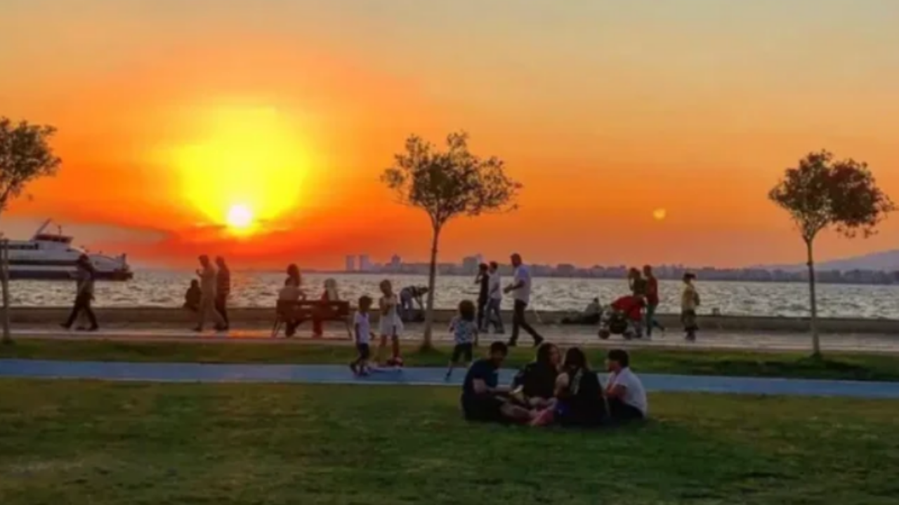 Kordon'da gün batımını izleyin — çimlerde