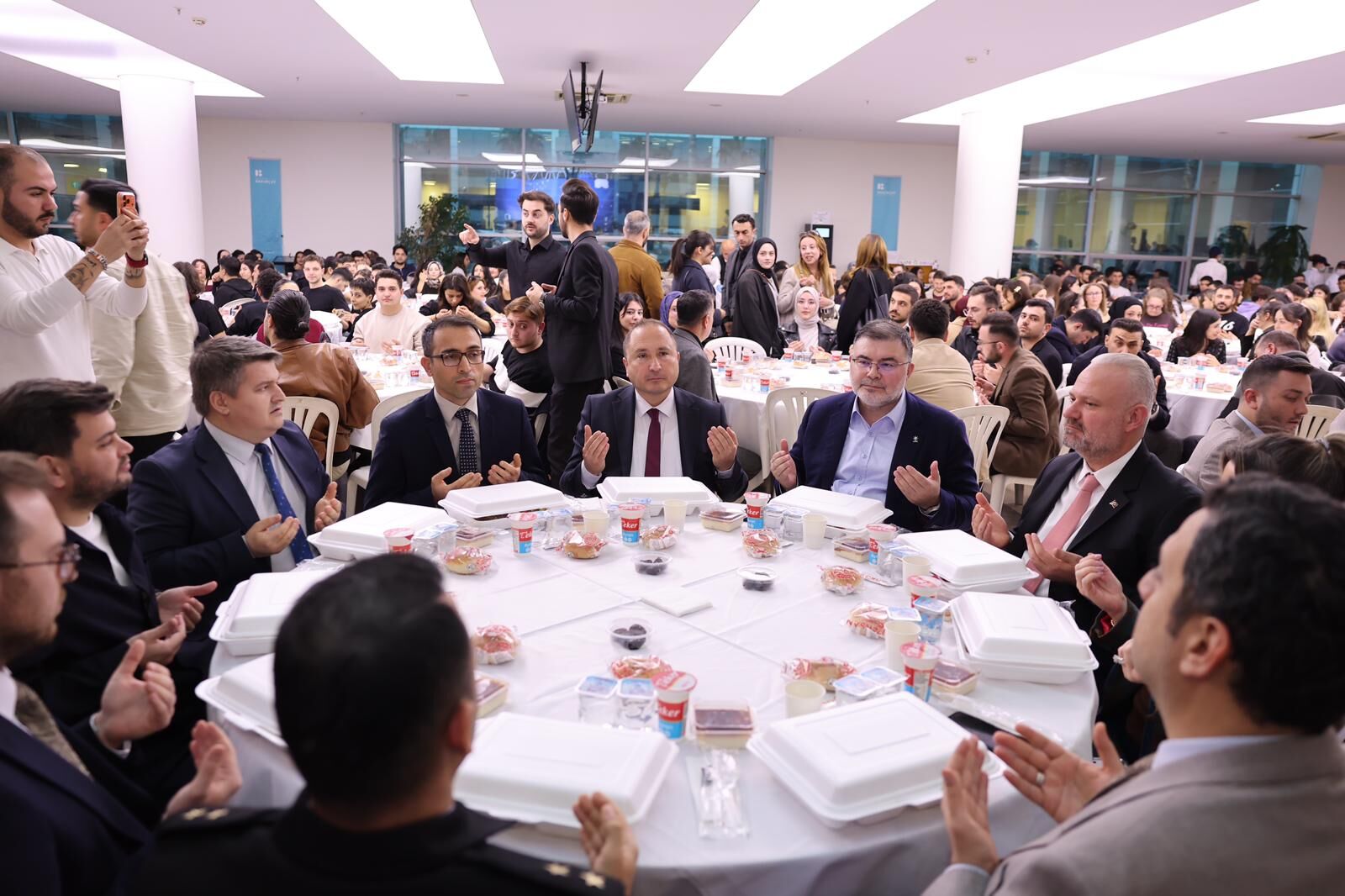 Ak Parti Gençliği Kampüste Öğrencilerle Iftarda (5)