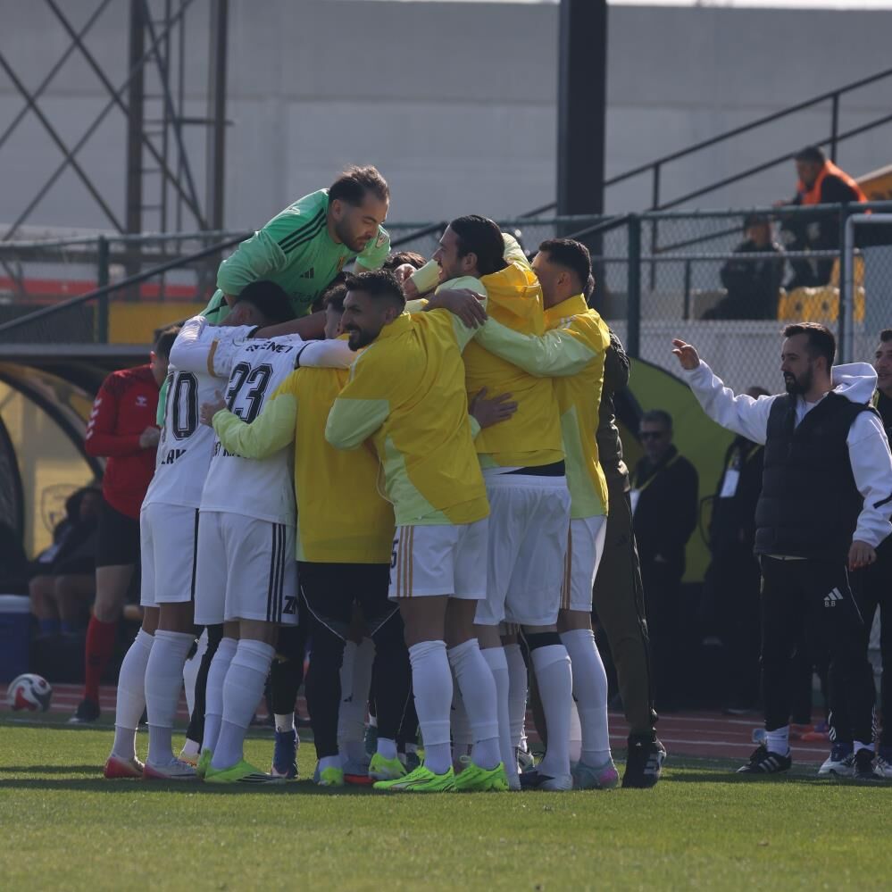 Aliağa Fk, Zirveye Oynuyor 11