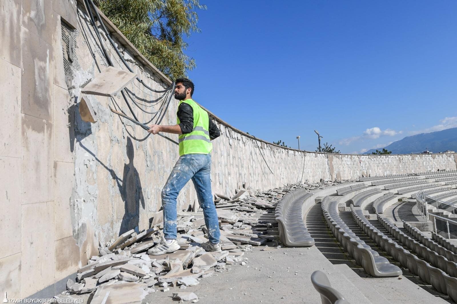 Aşık Veysel Amfi Tiyatro Yeni Sezona Yenilenerek Giriyor 33