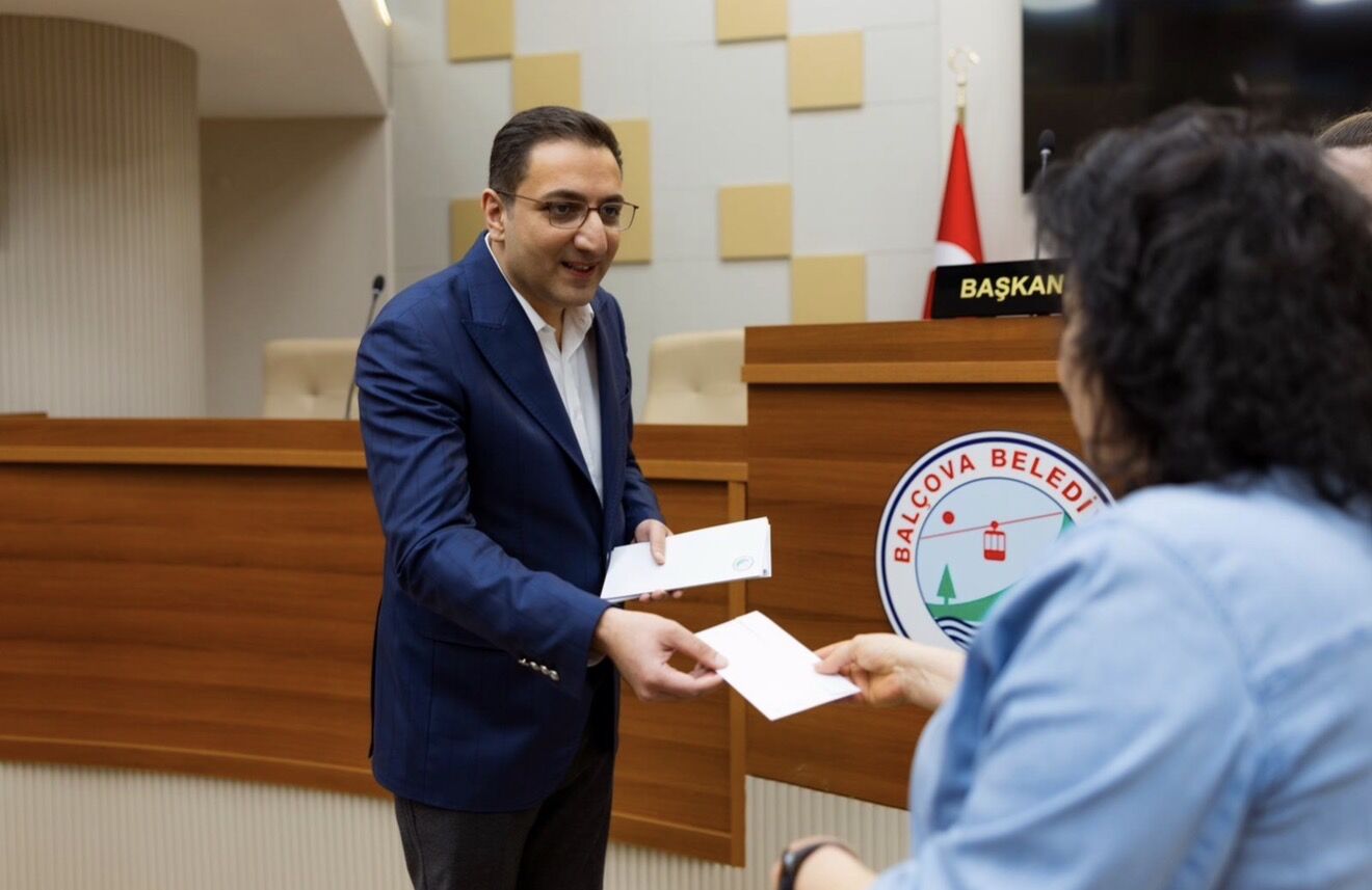 Balçova Belediyesi, Ilçede Ikamet Eden Ve Nikâhını Balçova’da Kıyan Çiftlere Yönelik Alışveriş Kartı Desteğini Sürdürmeye Devam Ediyor. (1)