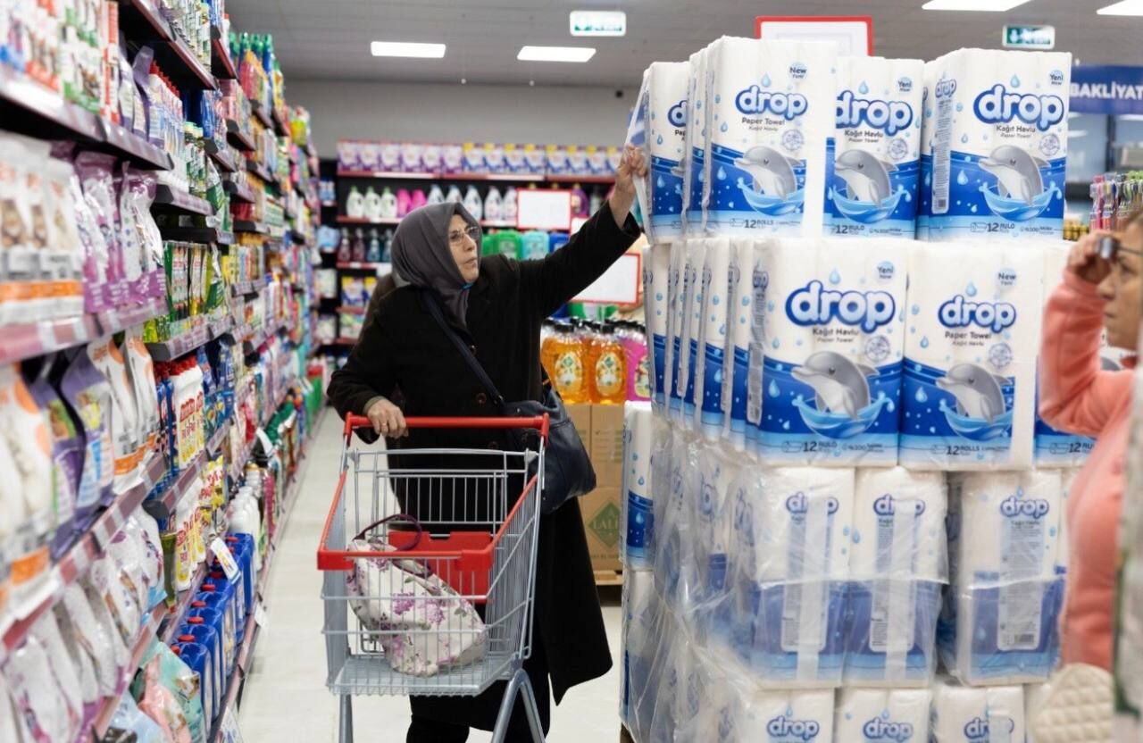 Balçova Belediyesi’nin Hayata Geçirdiği Sosyal Market Hizmete Başladı. Uygun Fiyatlı, Sağlıklı Ve Güvenilir Gıda Ürünleri Ilk Günden Yoğun Ilgi Gördü (6)