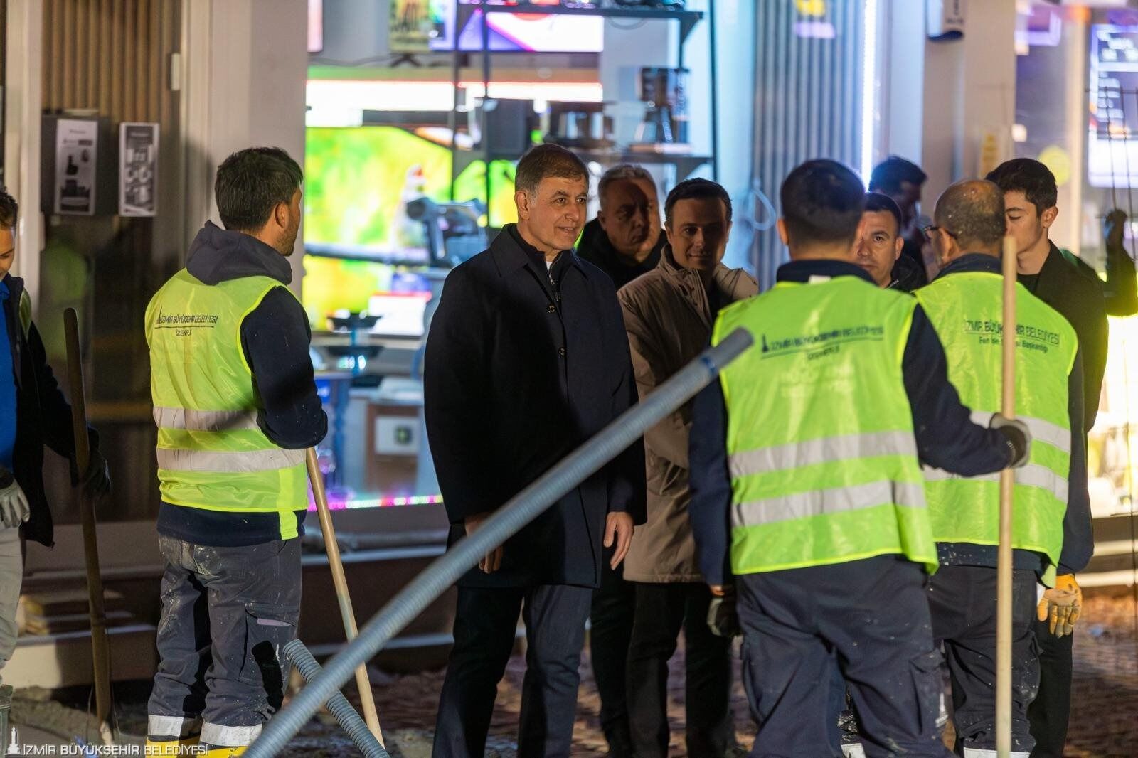 Başkan Tugay Yol Emekçileriyle Gece Mesaisinde Buluştu 22