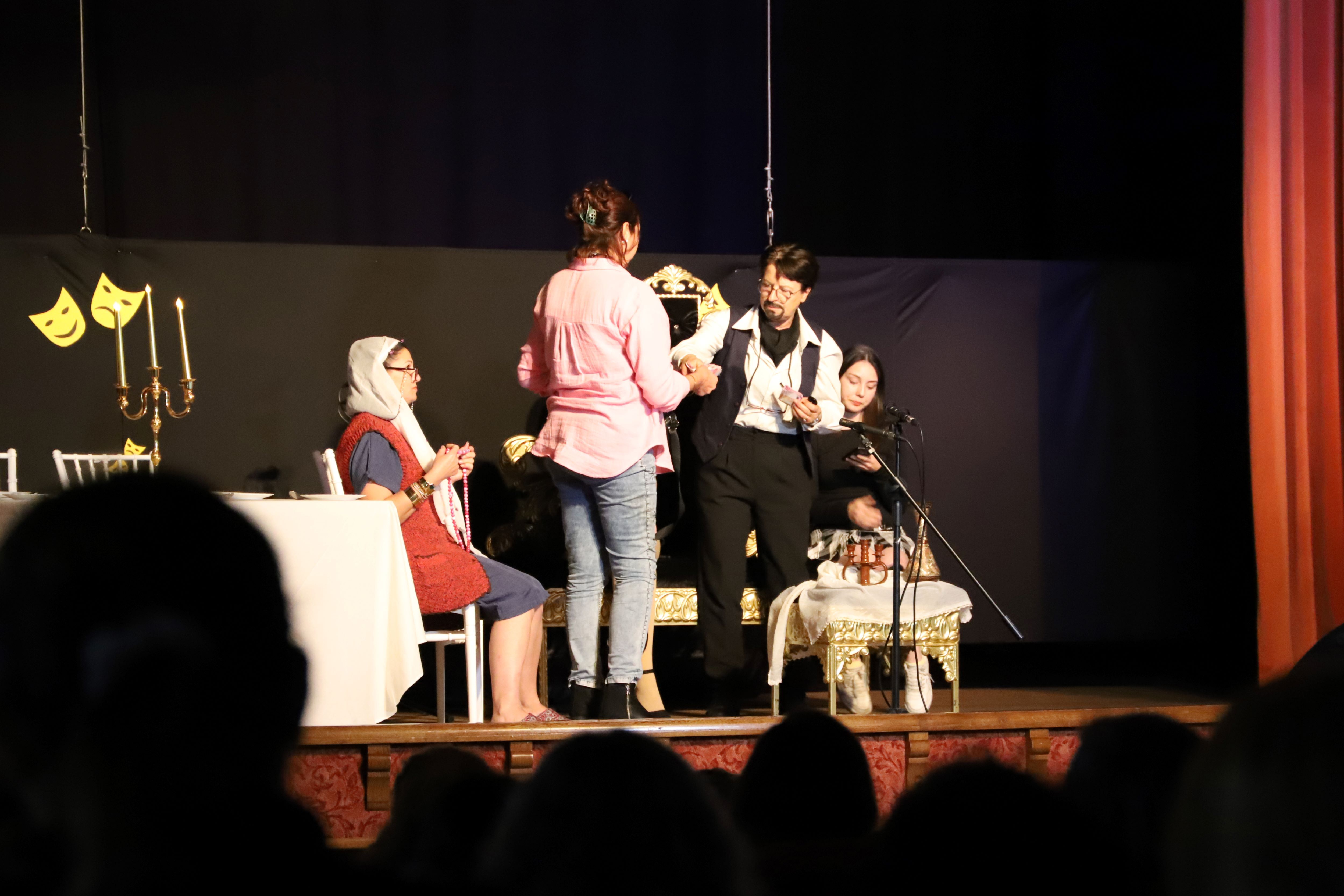 Bayındır’da ‘Alayına Makara’ Izleyicilerle Buluşacak (2)