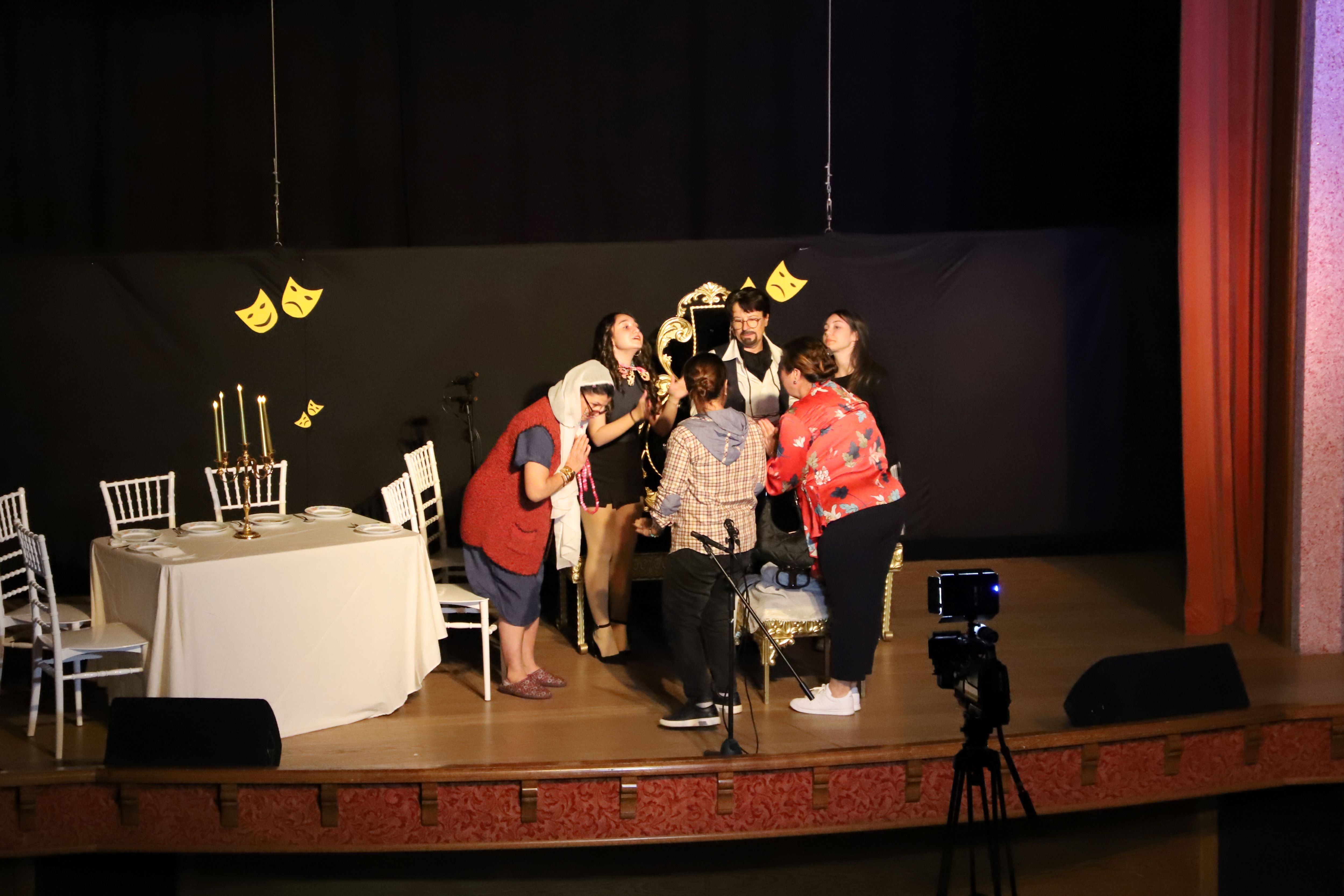 Bayındır’da ‘Alayına Makara’ Izleyicilerle Buluşacak (3)