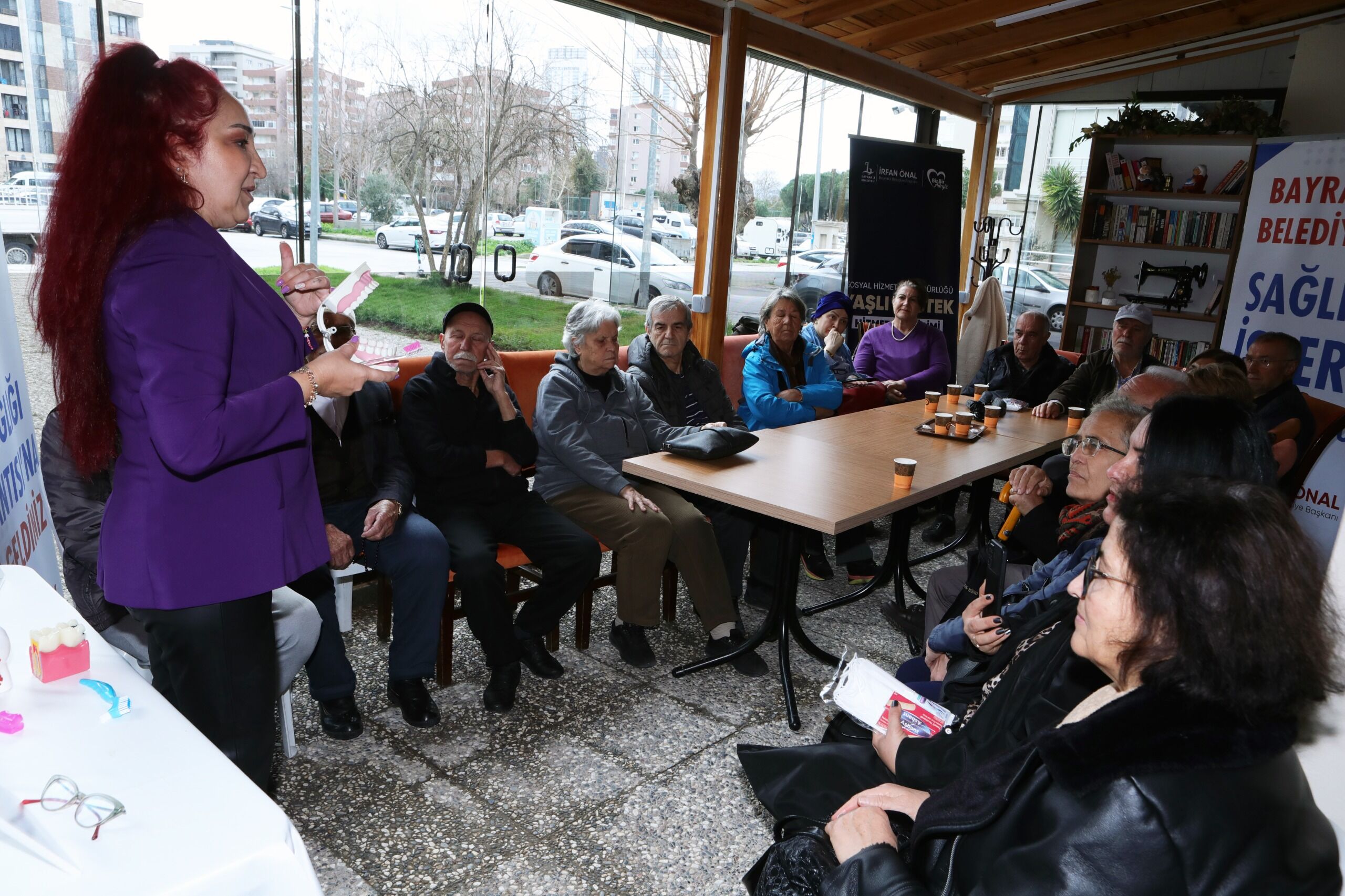 Bayraklı Belediyesi, Yakın Zamanda Hizmete Açılan Bahar Evi’nde Düzenlediği Bilgilendirme Programlarına Bir Yenisini Daha Ekledi. (3)