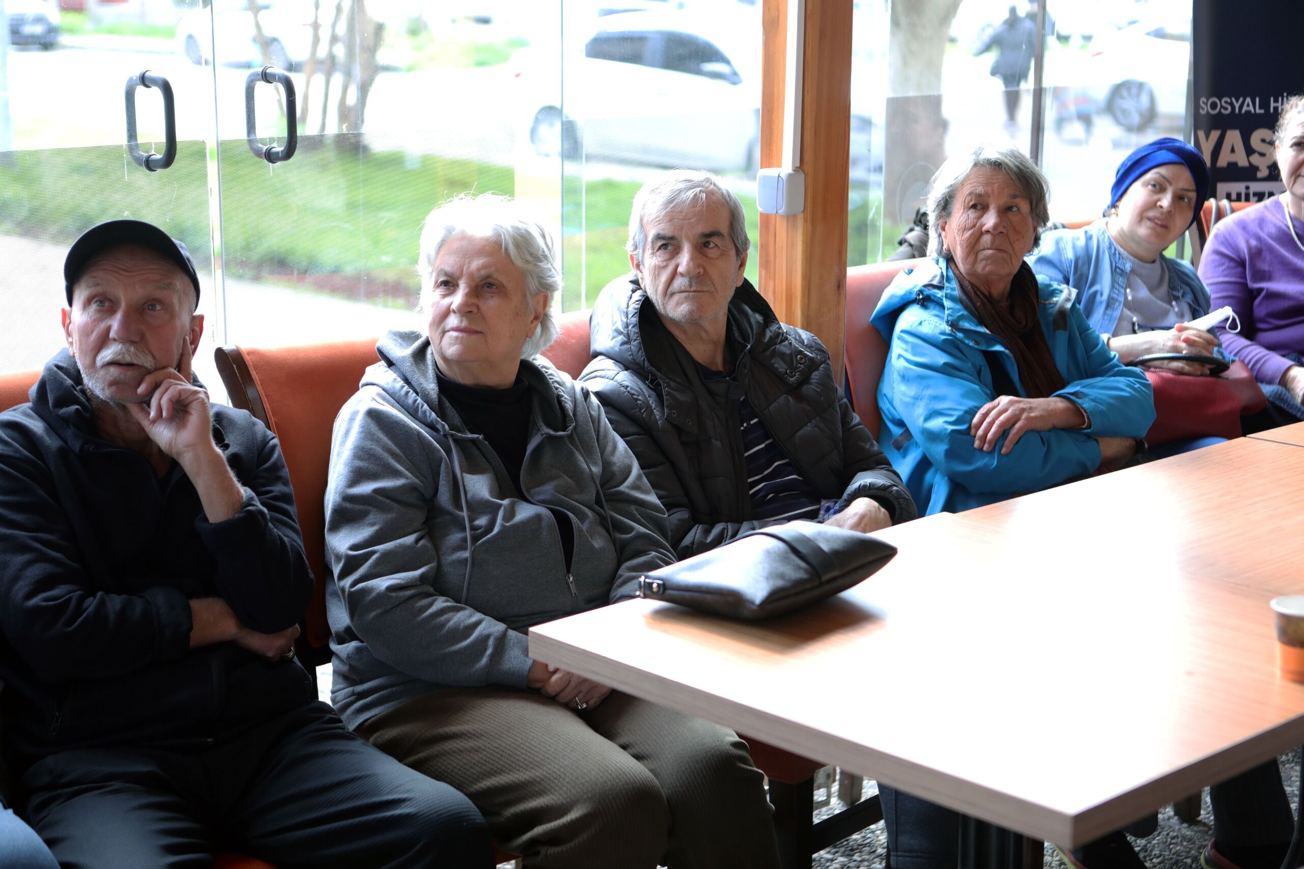 Bayraklı Belediyesi, Yakın Zamanda Hizmete Açılan Bahar Evi’nde Düzenlediği Bilgilendirme Programlarına Bir Yenisini Daha Ekledi. (4)