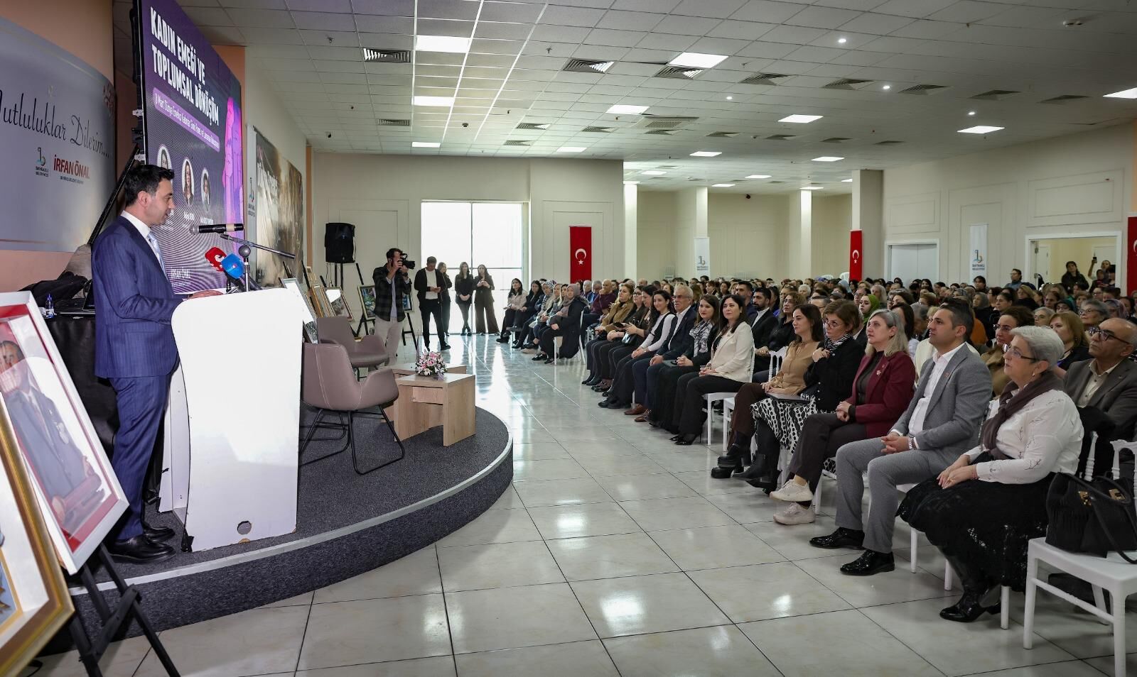 Bayraklı’da ‘Kadın Emeği Ve Toplumsal Dönüşüm’ Paneli Gerçekleşti (6)