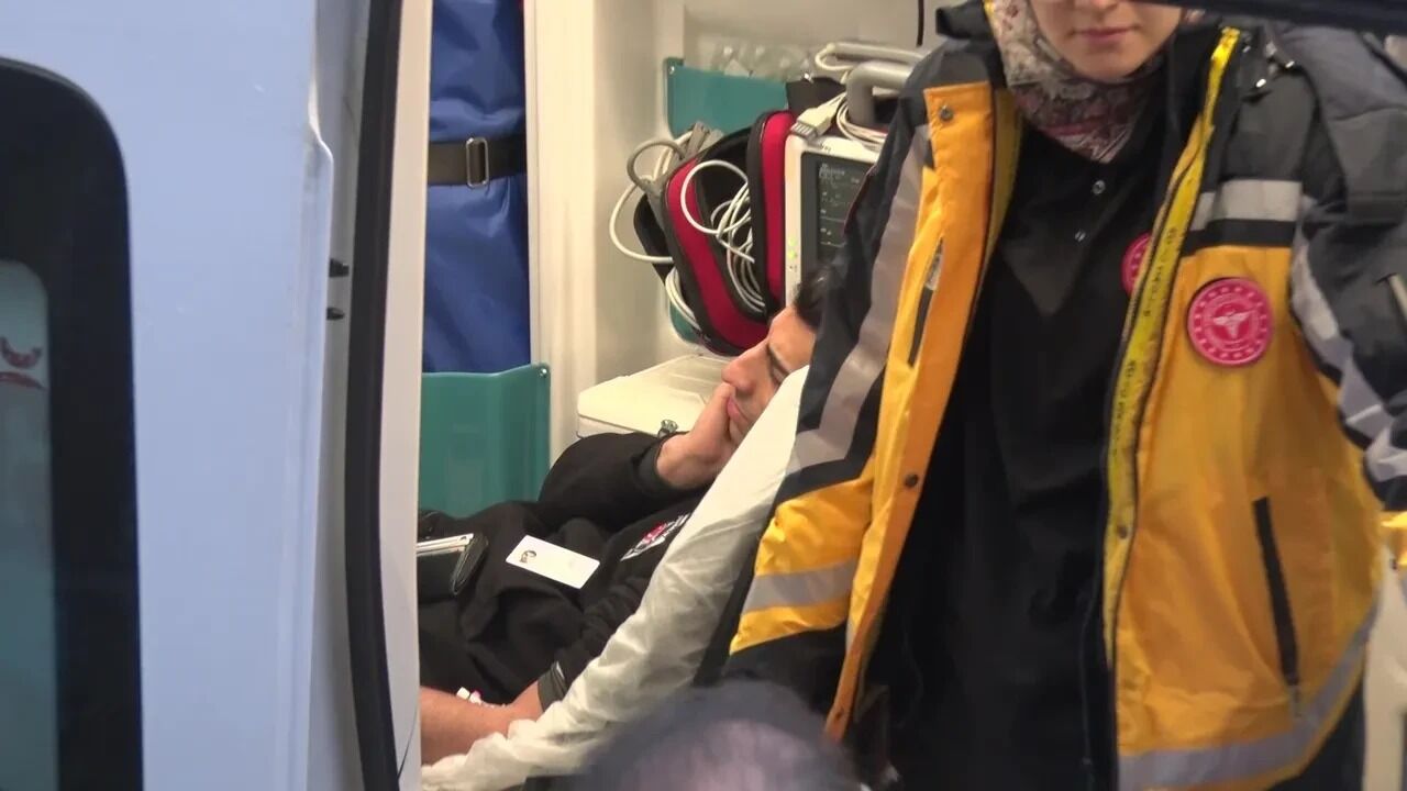 Beykoz’da İett Otobüsü Kaldırıma Çarptı 4 Yaralı (1)