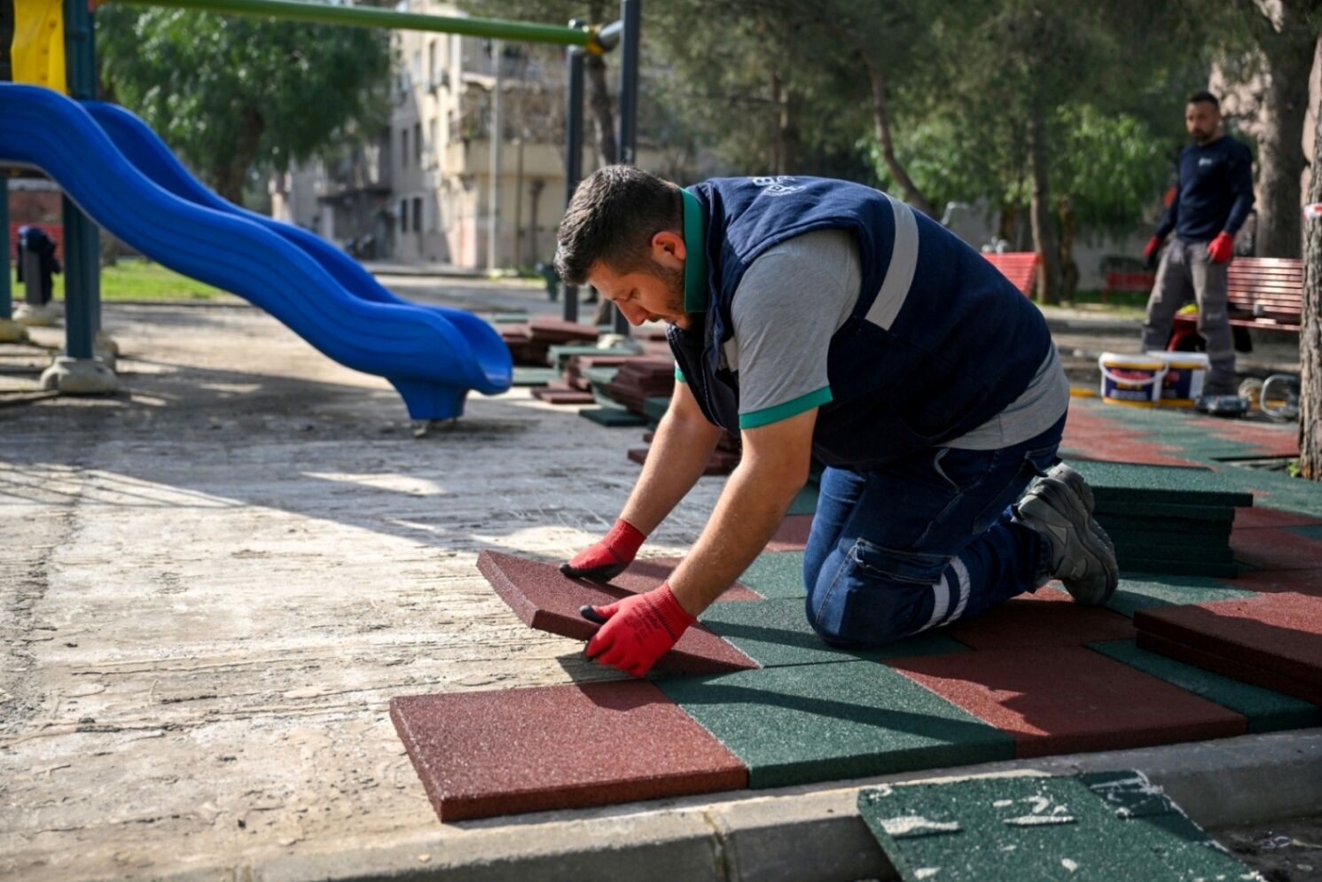 Bornova Belediyesi, Baharın Gelişiyle Birlikte Ilçe Genelinde Kapsamlı Bir Bakım Ve Yenileme Seferberliği Başlattı. (1)