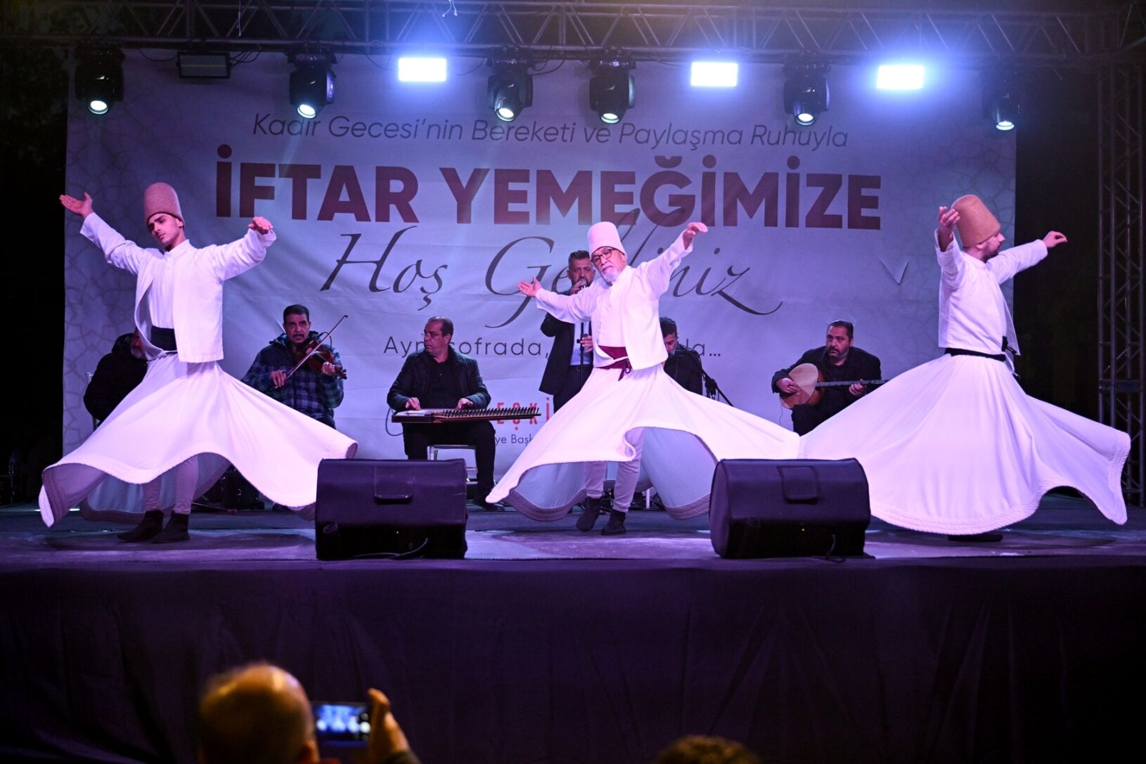 Bornova’da Kadir Gecesi’nde Binler Aynı Sofrada Buluştu (2)