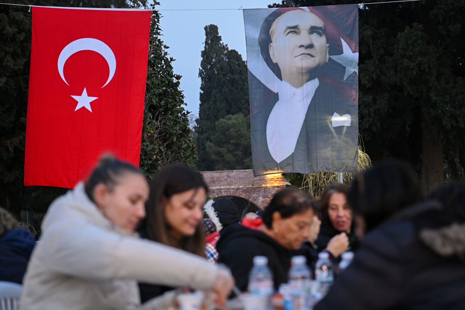 Bornova’da Kadir Gecesi’nde Binler Aynı Sofrada Buluştu (7)