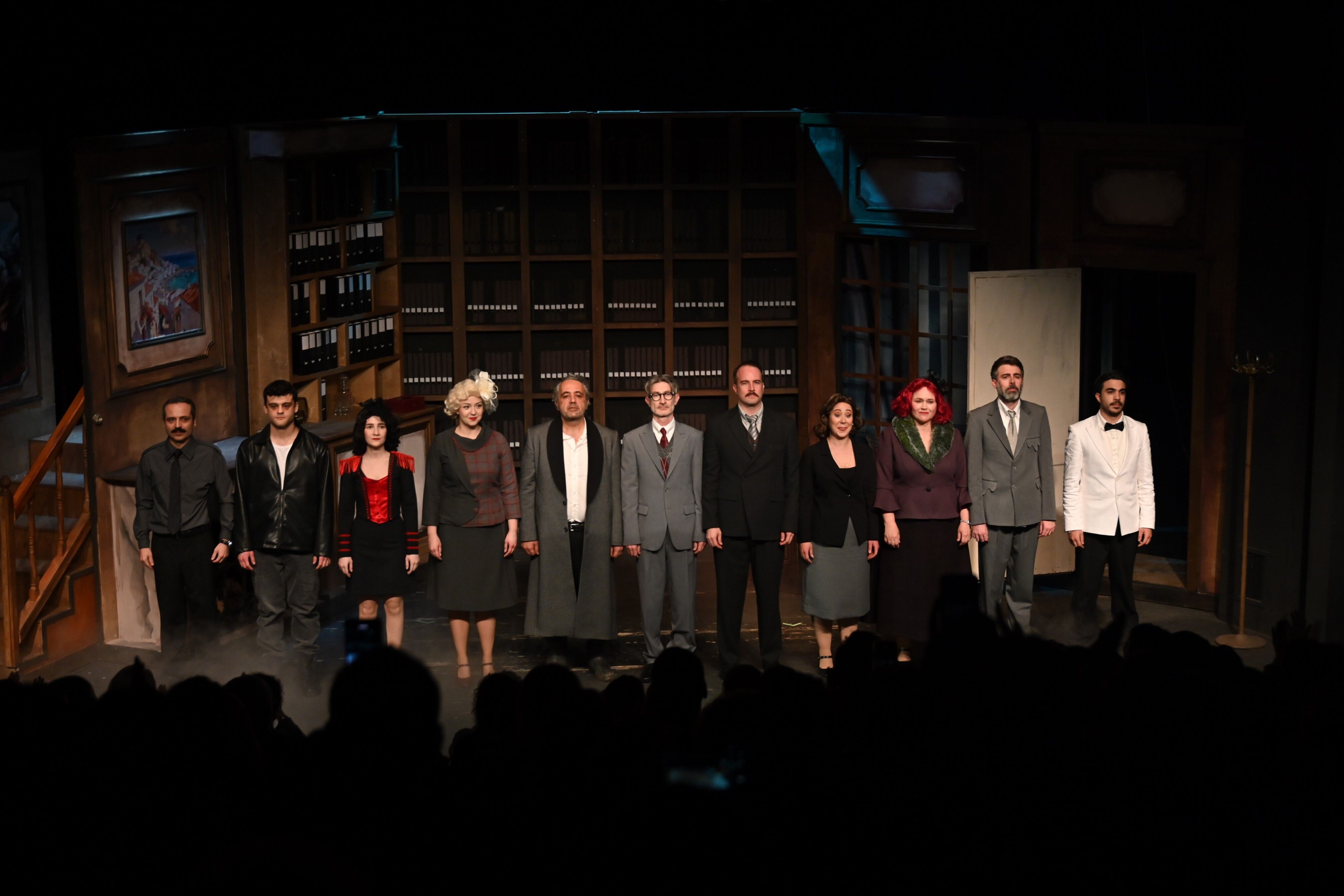 Bornova’da Tiyatro Gecesi 'Kont Öderland' Ayakta Alkışlandı (7)