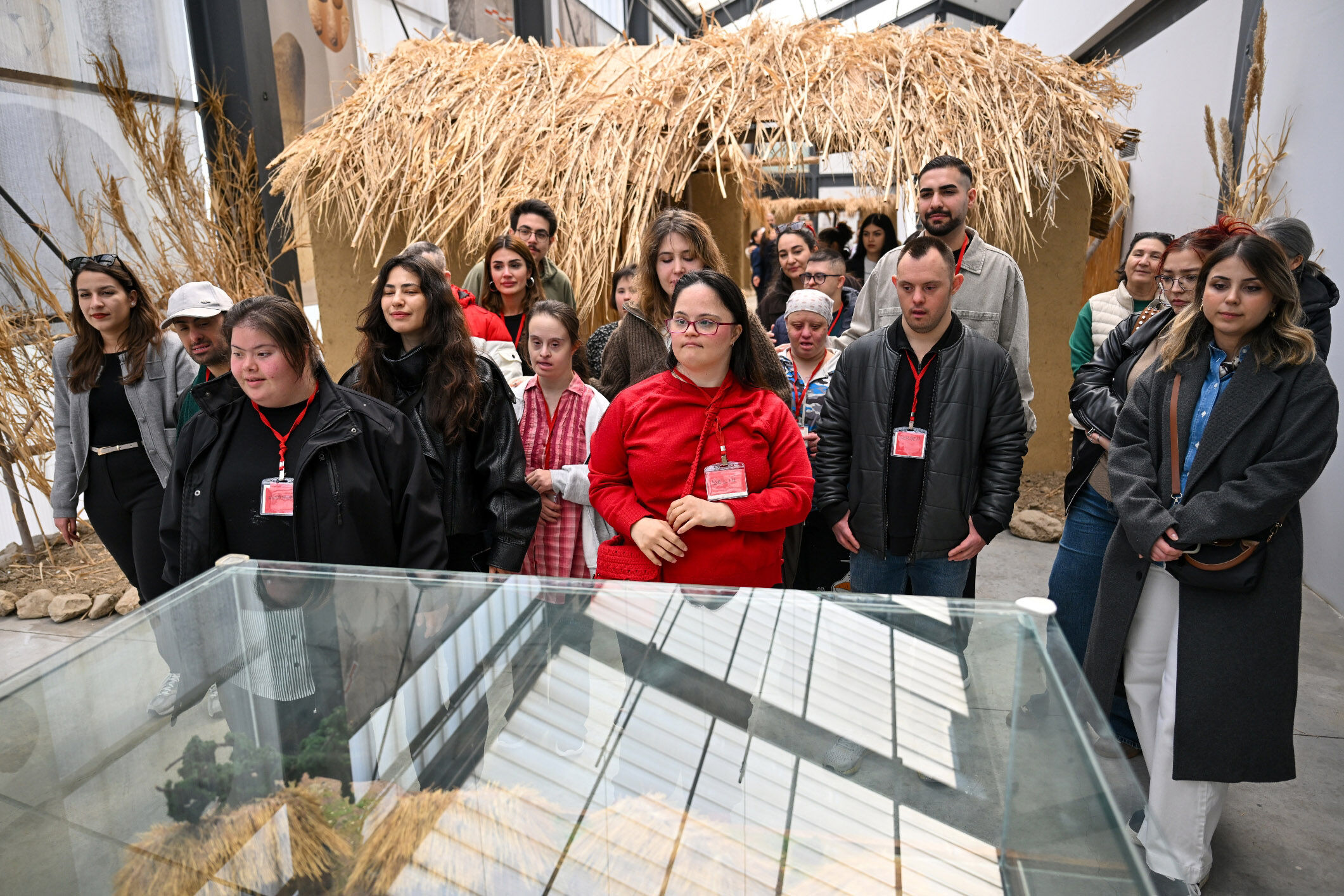 Bornovalı Çocuklar, Yanan Ormanlık Alana Tohum Topları Bırakarak Doğaya Katkı Sağladı Ve Çevre Bilinci Kazandı (3)