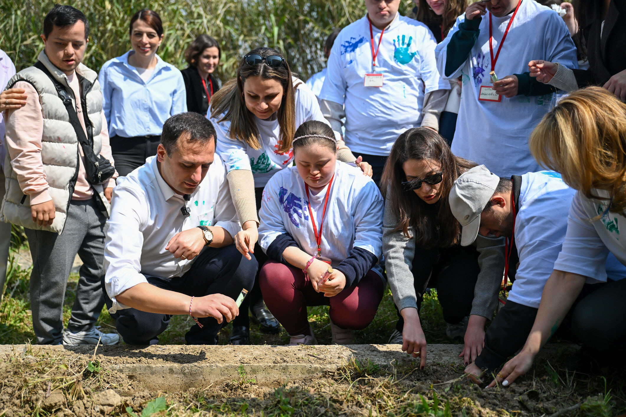Bornovalı Çocuklar, Yanan Ormanlık Alana Tohum Topları Bırakarak Doğaya Katkı Sağladı Ve Çevre Bilinci Kazandı (4)