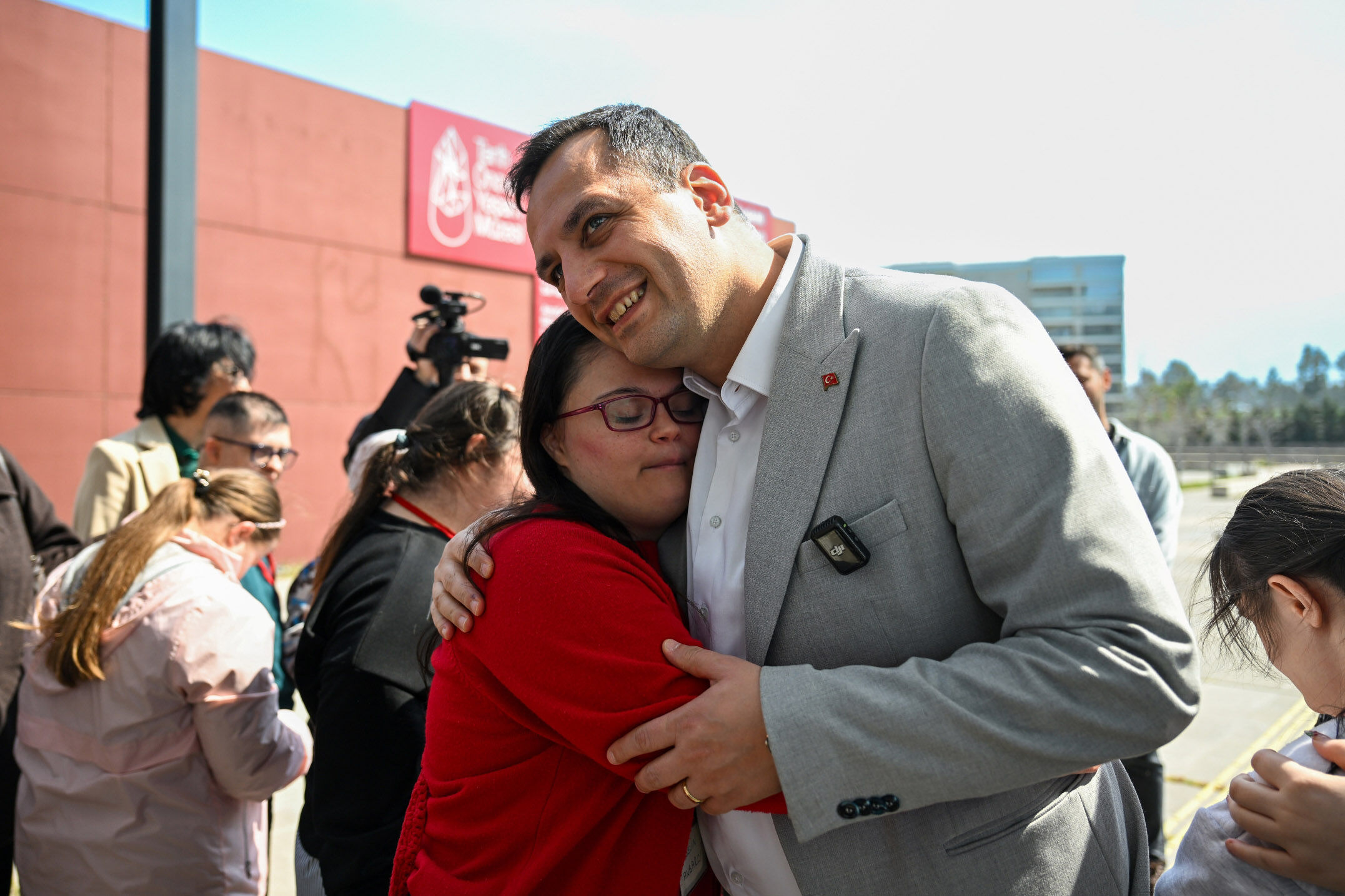 Bornovalı Çocuklar, Yanan Ormanlık Alana Tohum Topları Bırakarak Doğaya Katkı Sağladı Ve Çevre Bilinci Kazandı (7)