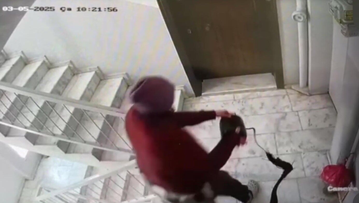 Buca’da Apartman Kabusu! Komşular Yardım Bekliyor (1)-1