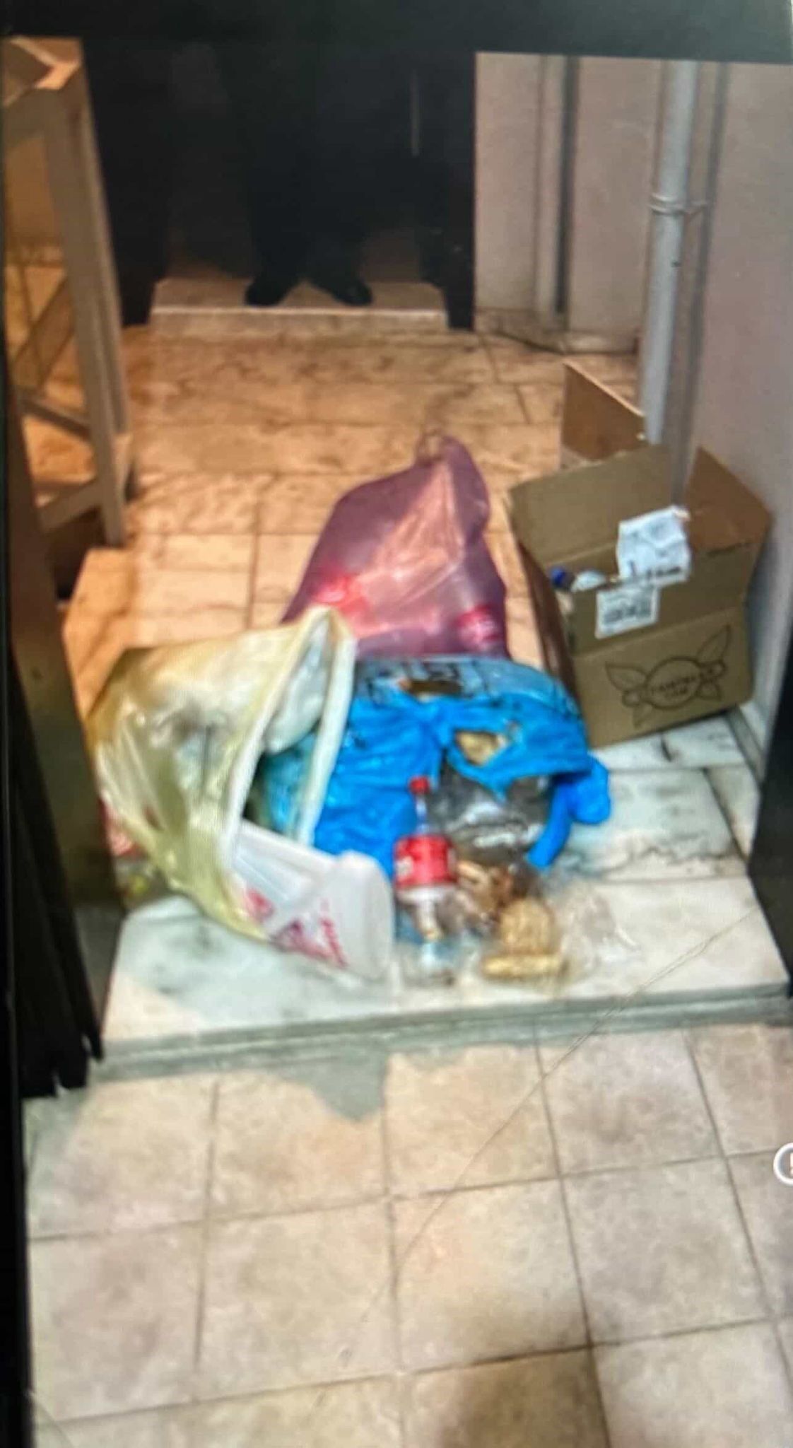 Buca’da Apartman Kabusu! Komşular Yardım Bekliyor (3)