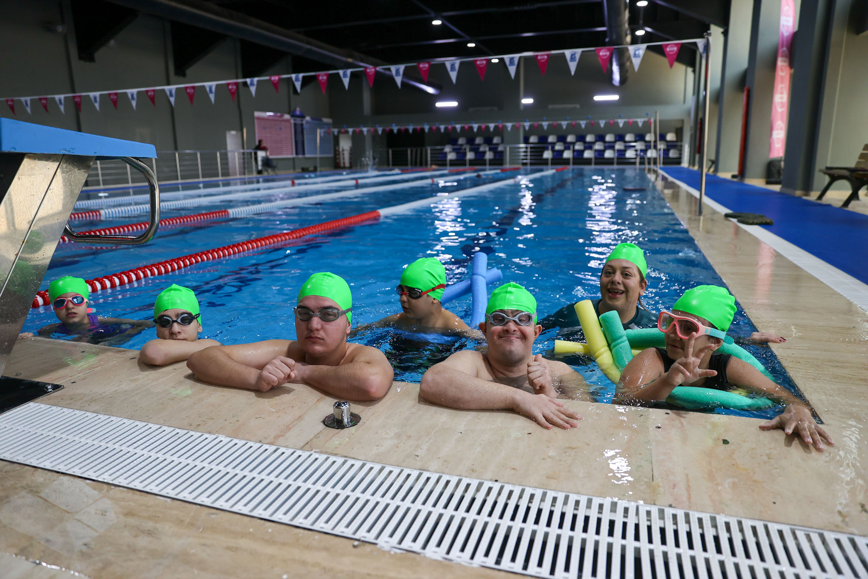 Buca’da Engeller Kulaçlarla Aşılıyor (3)