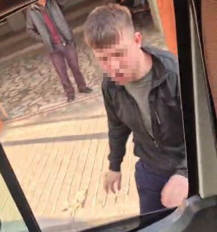 Buca’da Minibüste Gerilim Bıçaklar Çekildi (2)