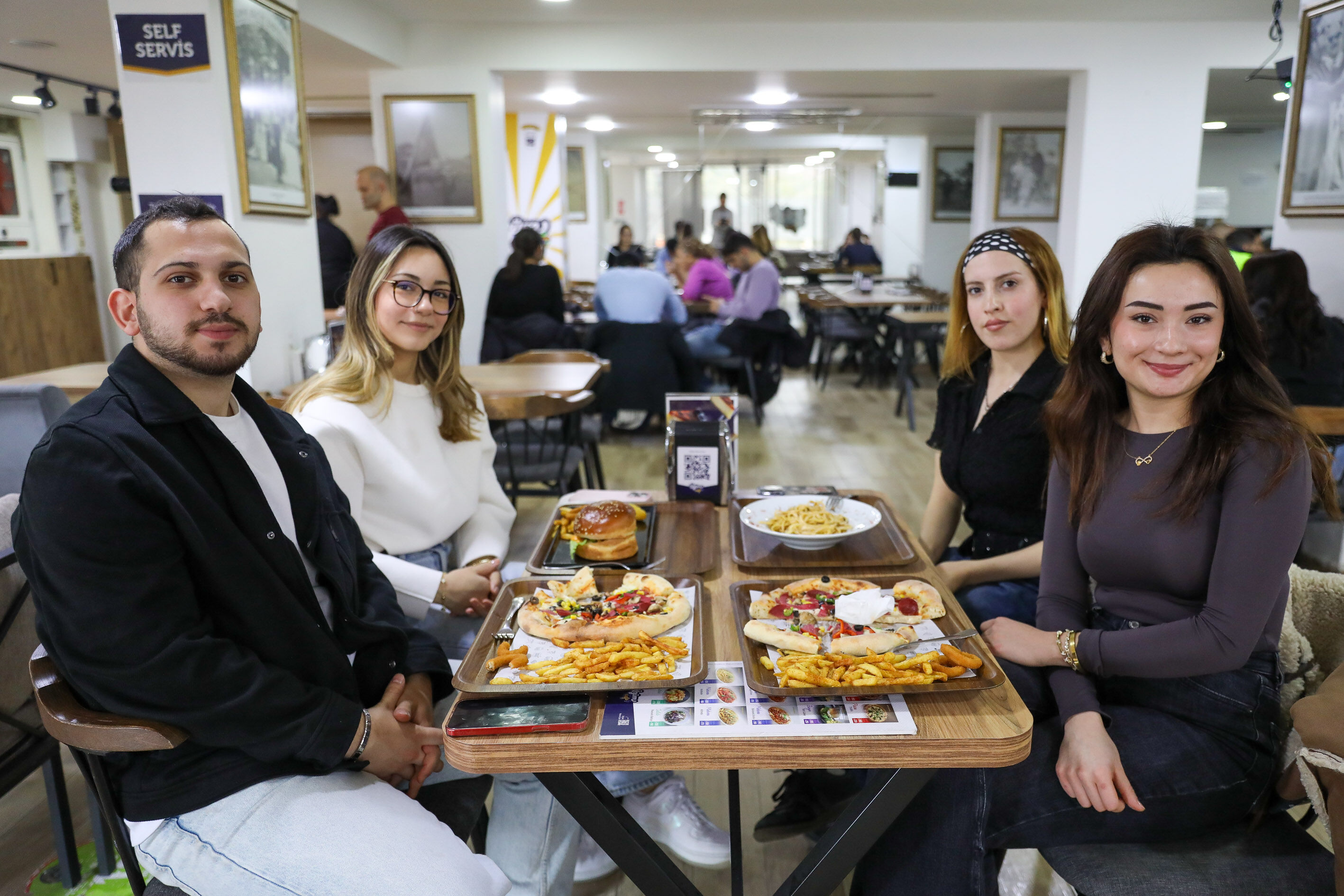 Buca’da Üzüm Cafe Üniversite Öğrencilerinin Tercihi Oldu (1)