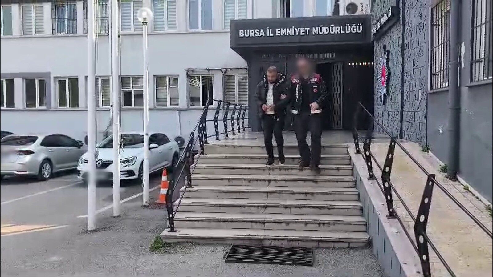 'Bursa Abisi' Diye Güvendiler, Kurgu Videolarla Milyonları Topladı! (1)