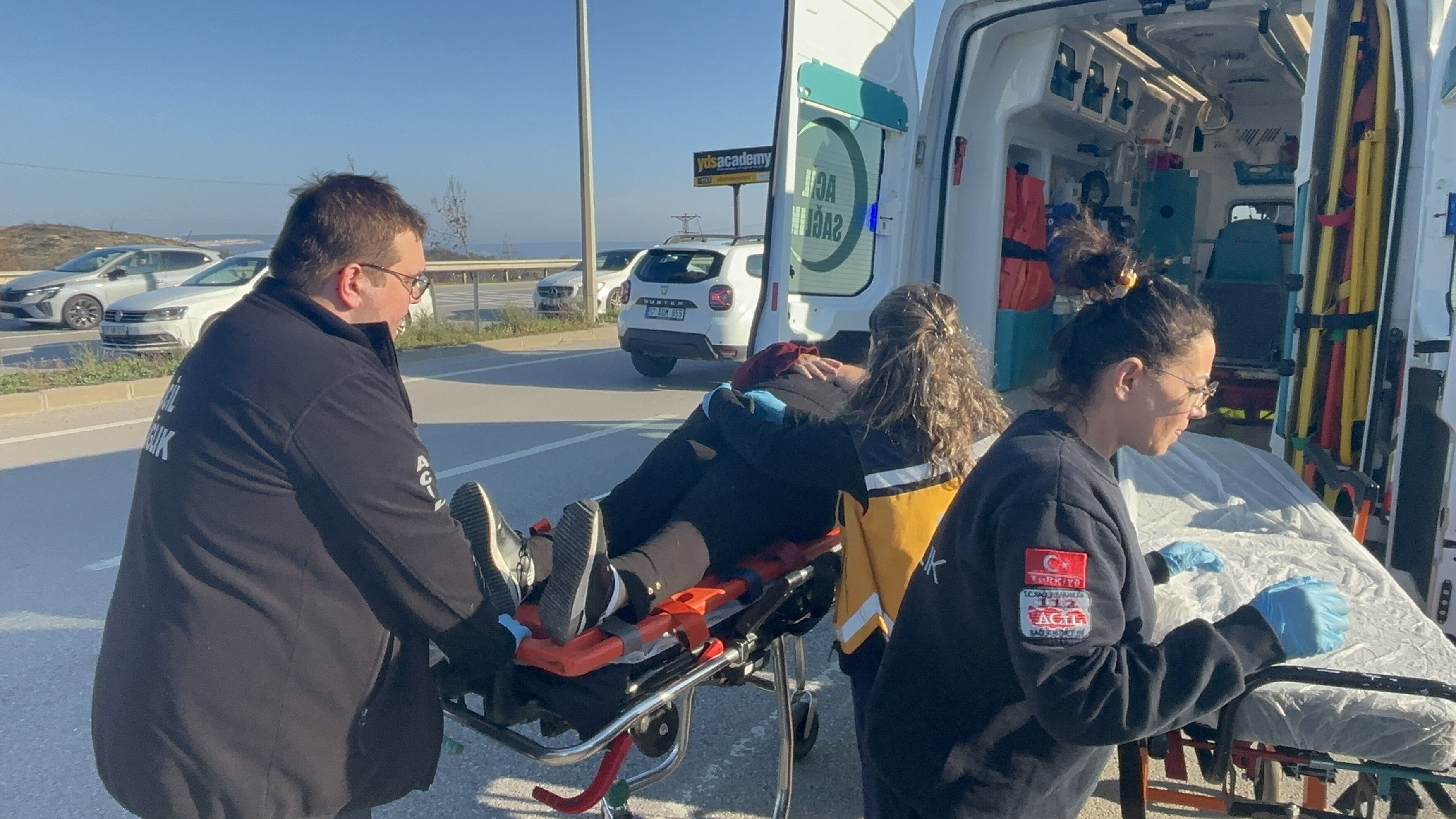 Çanakkale İzmir Yolunda Feci Kaza Yolcu Minibüsü Ile Otomobil Çarpıştı (1)