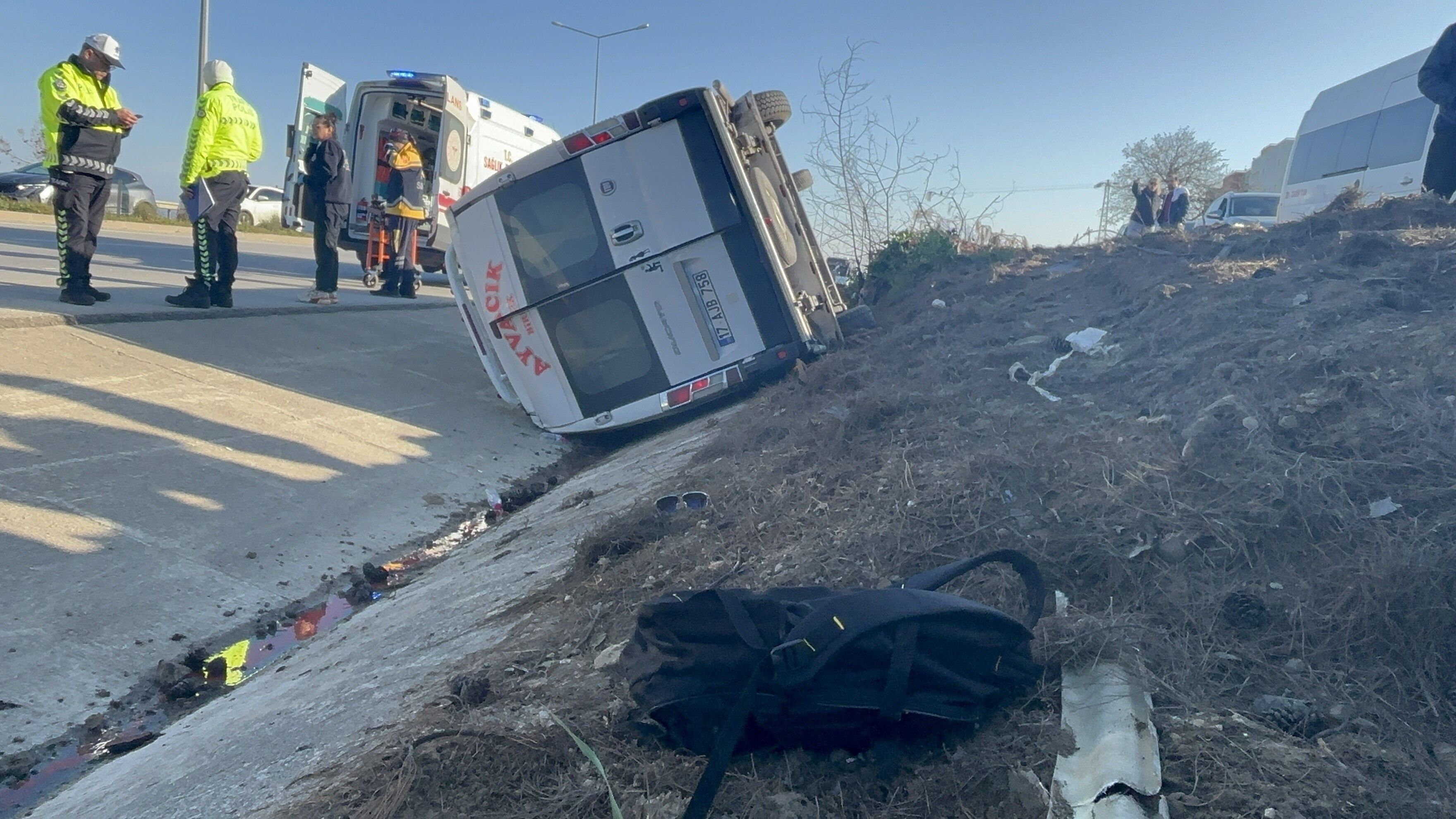 Çanakkale İzmir Yolunda Feci Kaza Yolcu Minibüsü Ile Otomobil Çarpıştı (3)