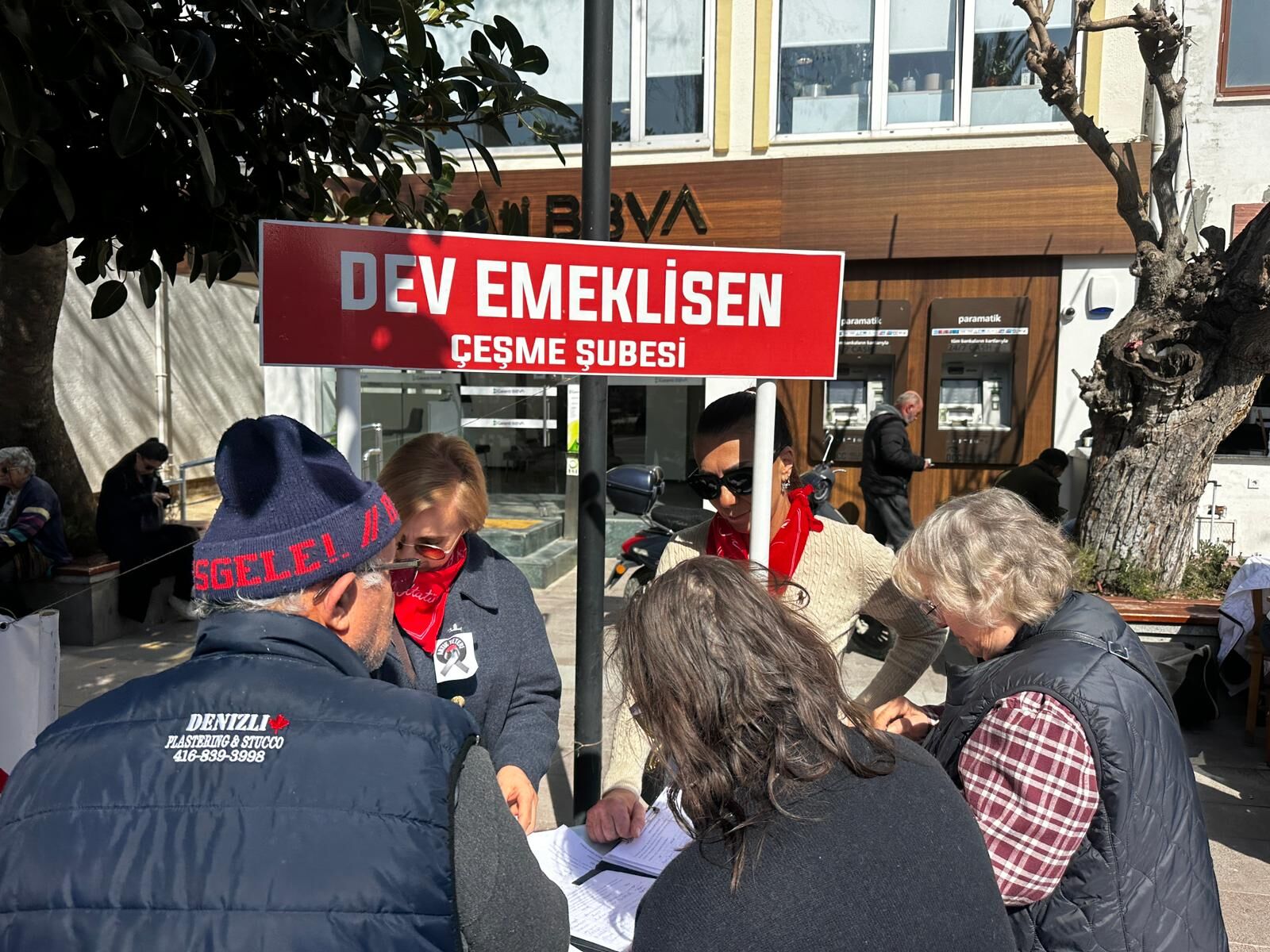 Çeşme’de Emeklilerden Bayram Ikramiyesi Için Imza Kampanyası (3)