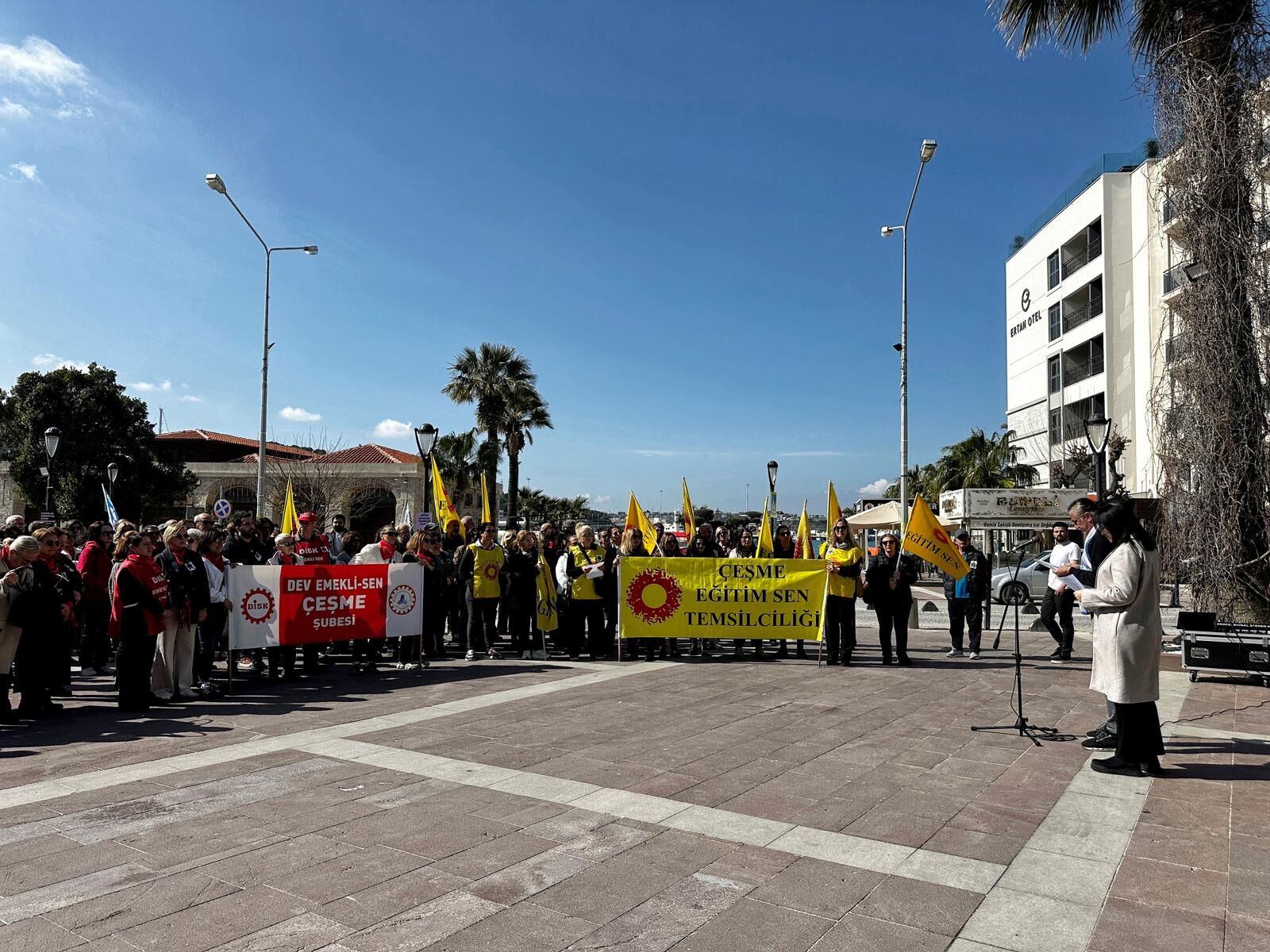 Çeşme’de Öğretmenler Şiddete Karşı Iş Bıraktı (1)