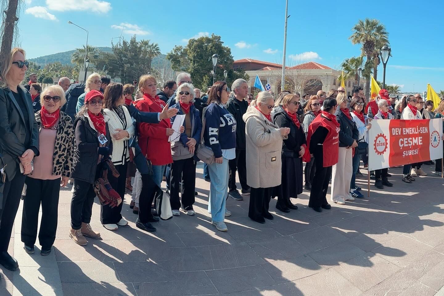 Çeşme’de Stk'lardan 3 Mart Açıklaması 'Laikliğe Ve Öğretim Birliği’ne Sahip Çıkıyoruz' (2)
