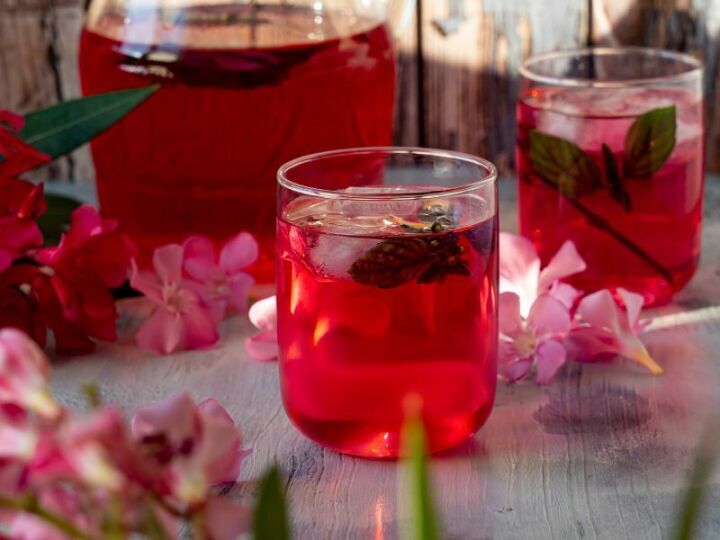 Çarşıda şerbet için