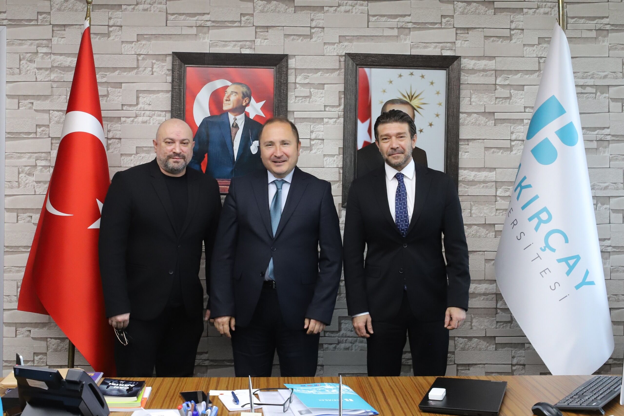 Devlet Tiyatroları Genel Müdür Yardımcısı Emre Başer, İzmir Bakırçay Üniversitesi’ni Ziyaret Ederek Rektör Prof. Dr. Rasim Akpınar Ile Bir Araya Geldi (3)