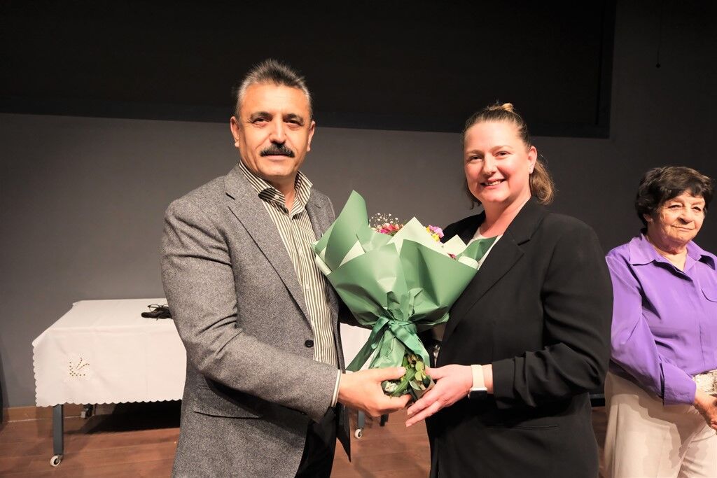 Dikili’de 27 Mart Dünya Tiyatro Günü Coşkuyla Kutlandı (4)