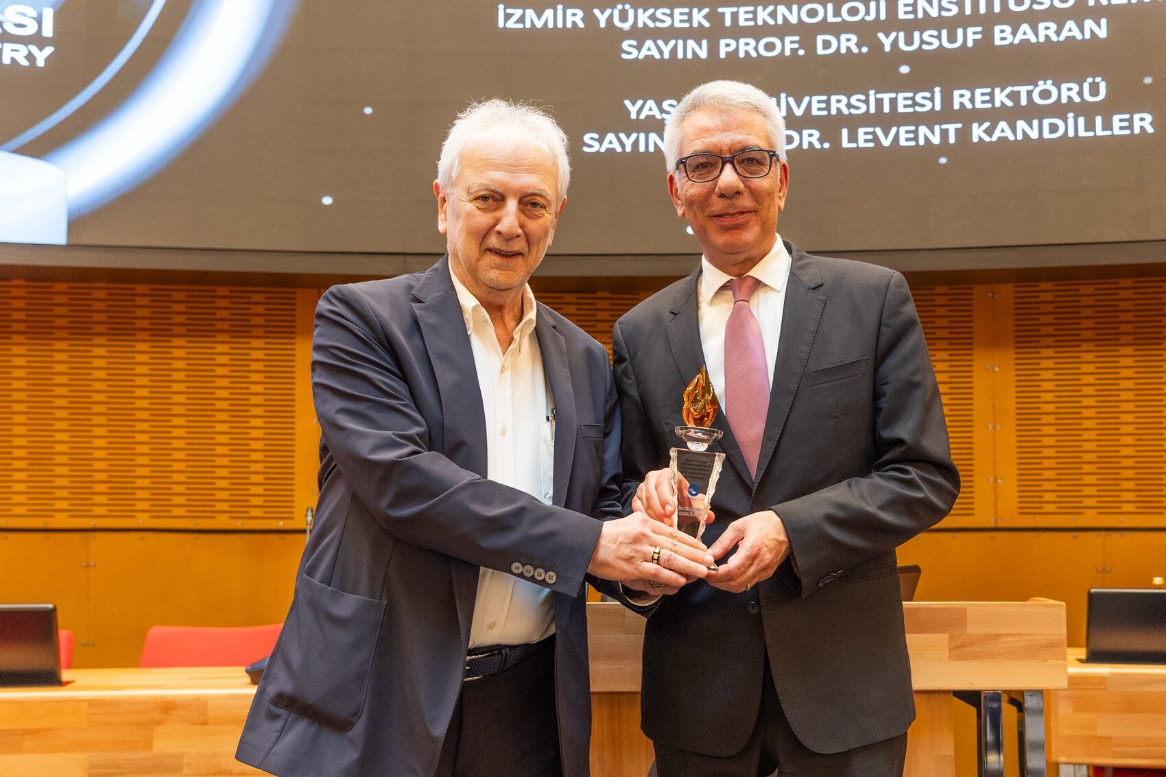 Ebso’dan Yaşar Üniversitesi’ne Üstün Hizmet Onur Ödülü (3)